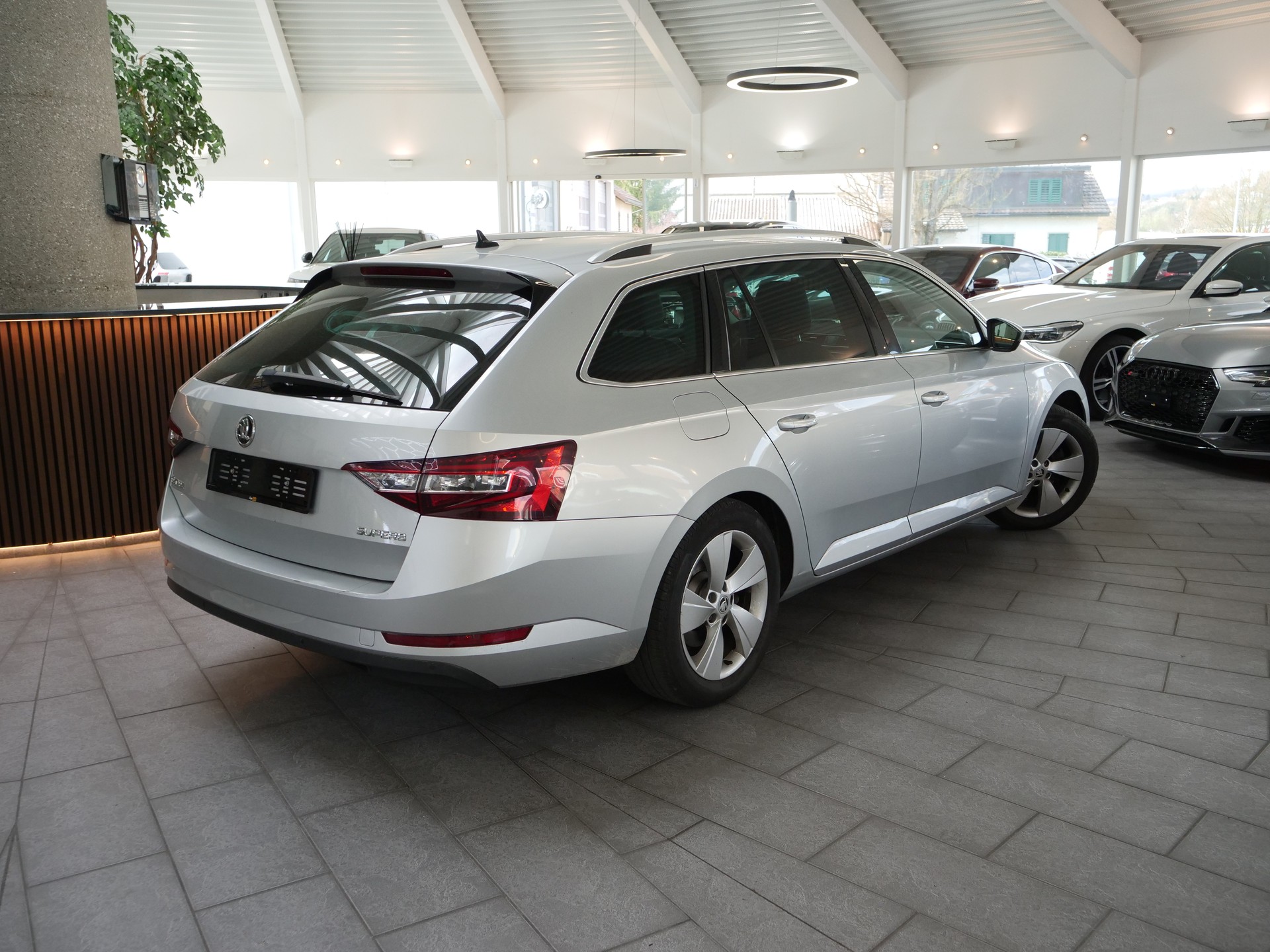 SKODA Superb Combi 2.0 TDi Style DSG-showroom-element-1