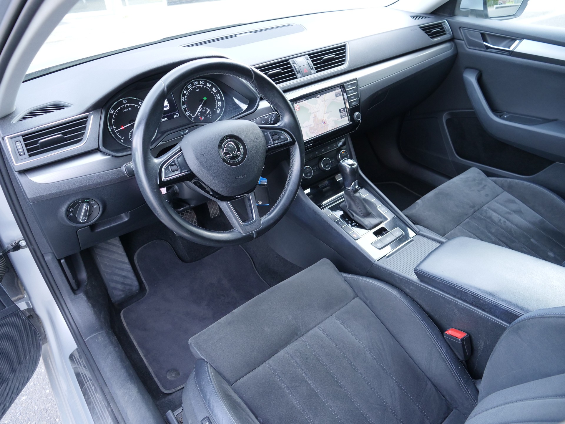 SKODA Superb Combi 2.0 TDi Style DSG-image-6