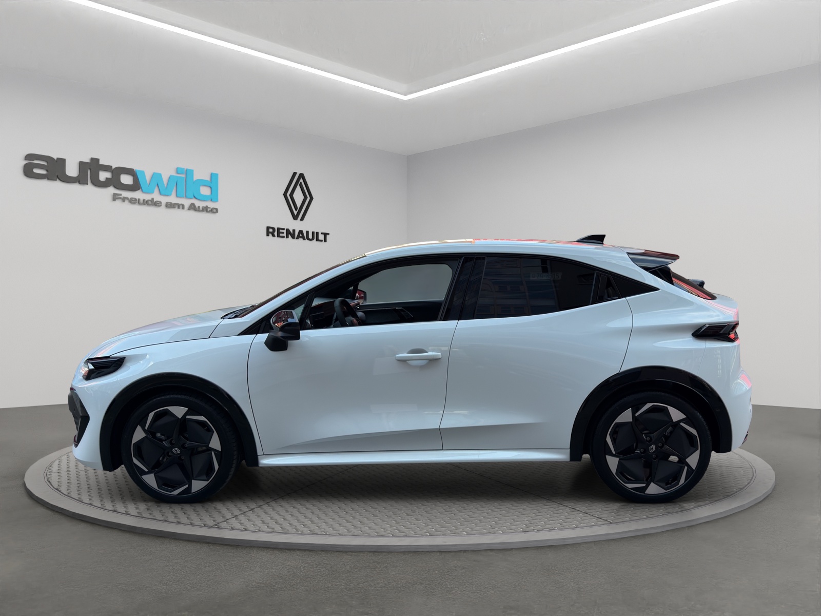 RENAULT Clio 1.8 E-Tech Techno-image-13