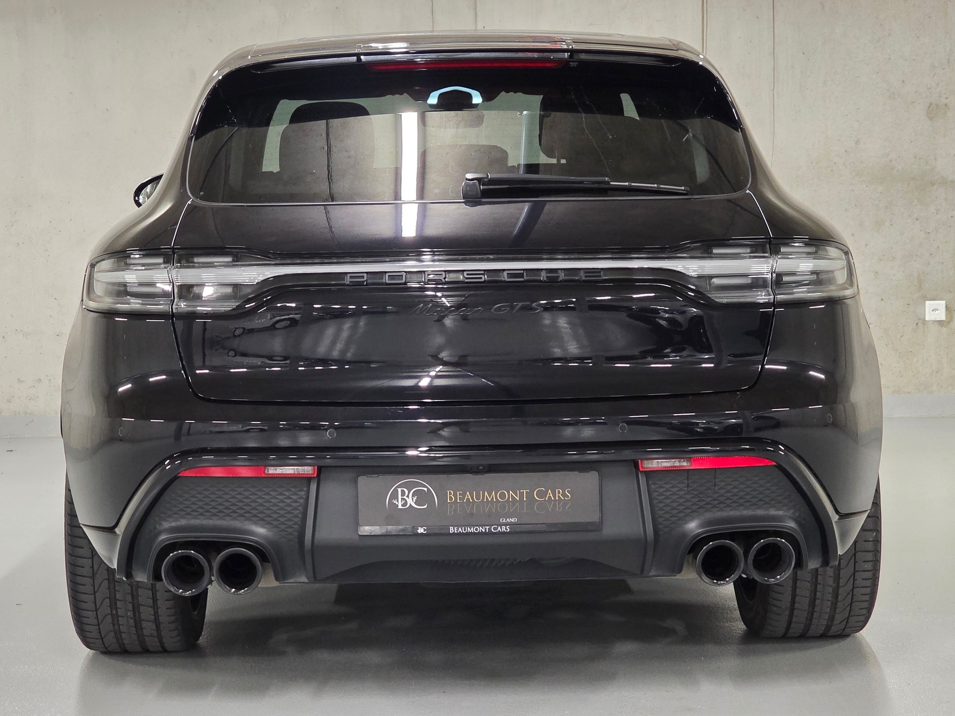 PORSCHE Macan GTS PDK (Full Black)-image-6