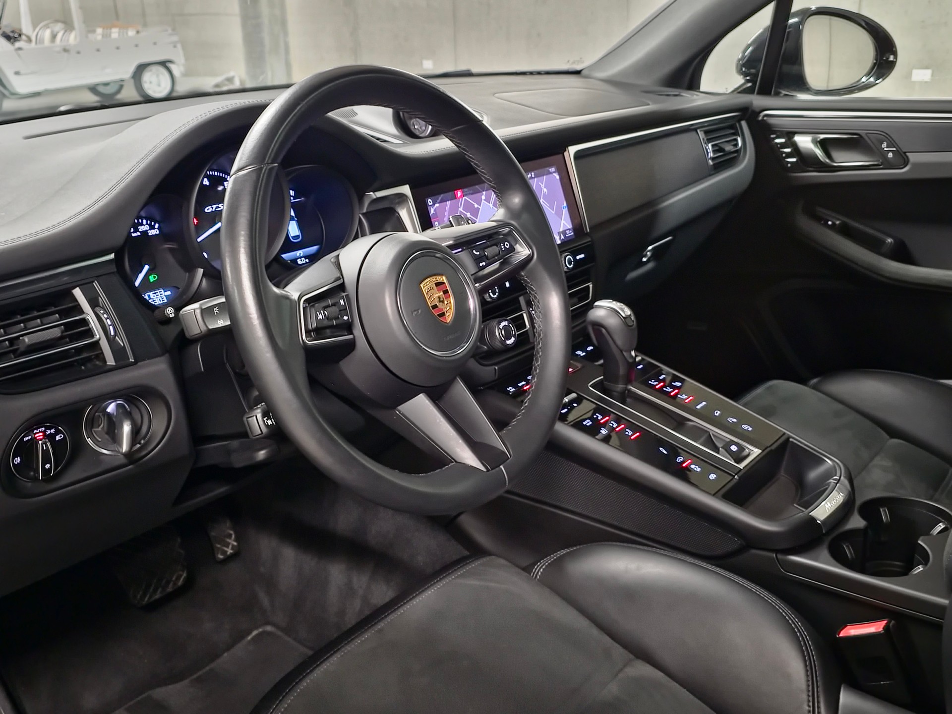 PORSCHE Macan GTS PDK (Full Black)-image-7