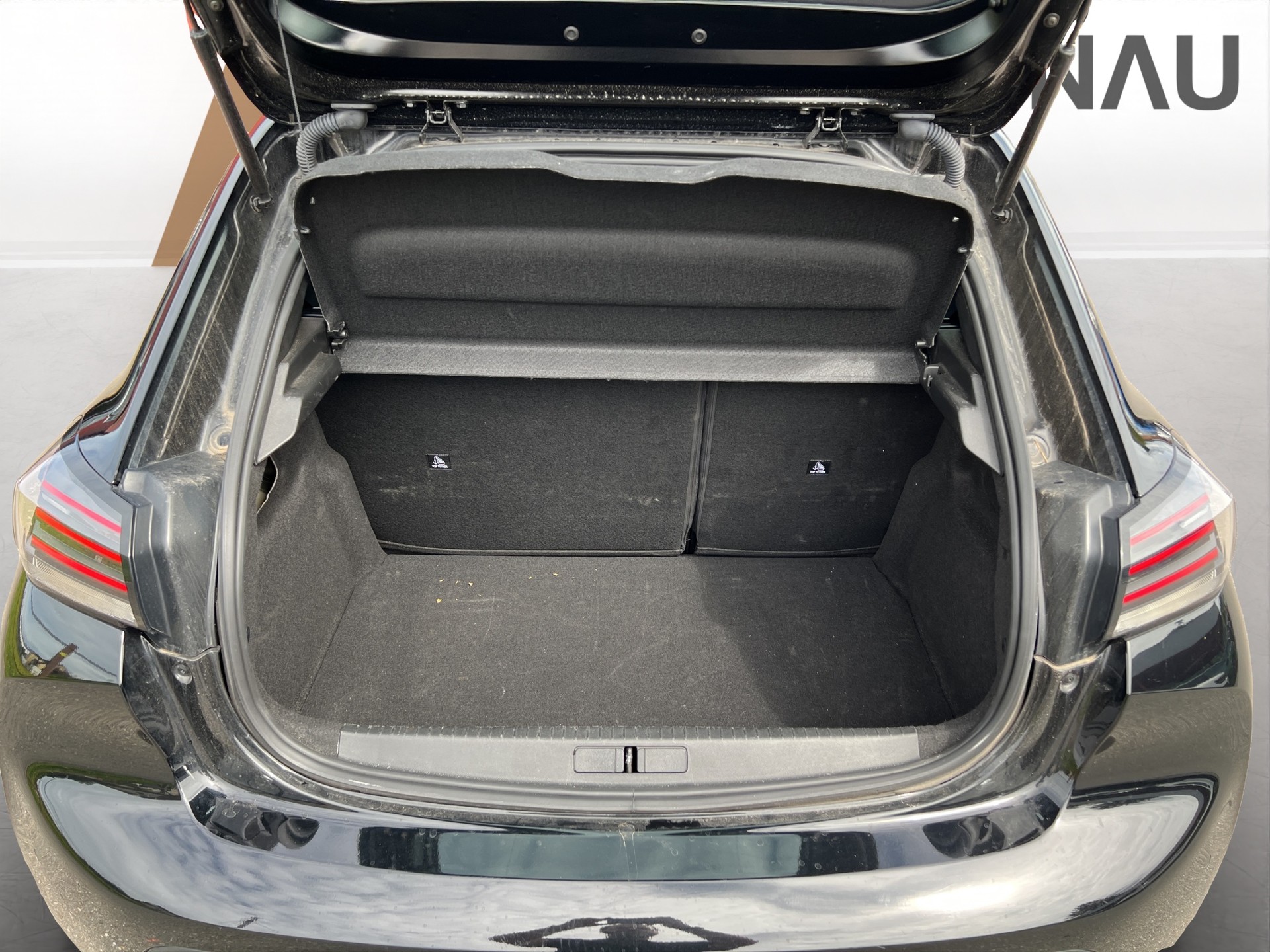 PEUGEOT 208 1.2 Hybrid Style-image-23