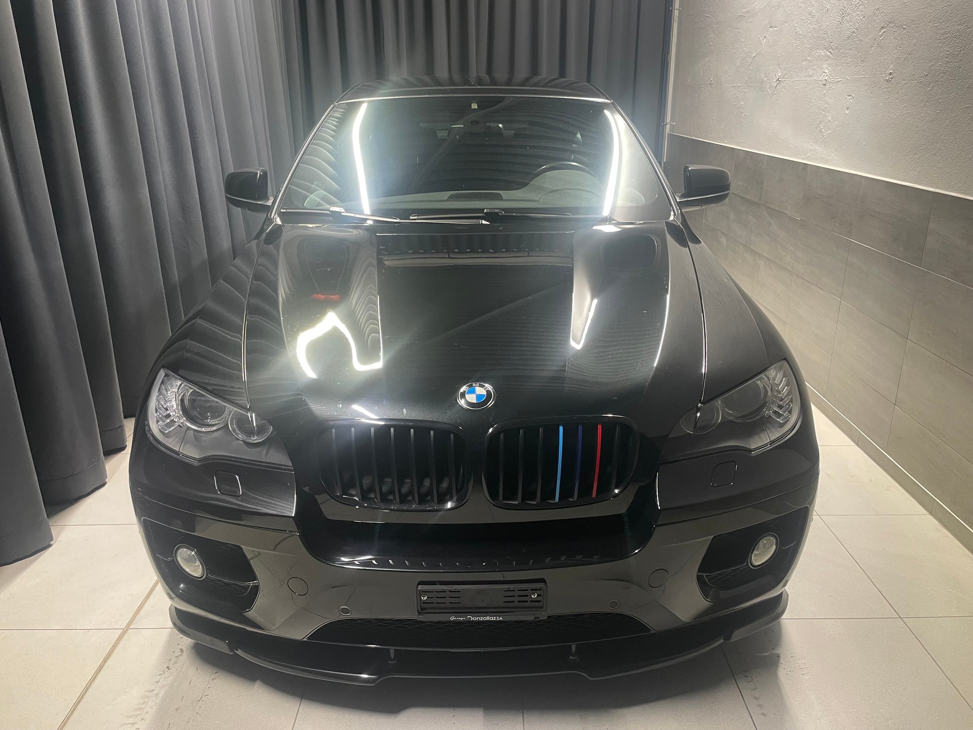 BMW X6 xDrive 40d Steptronic (21)-showroom-element-1