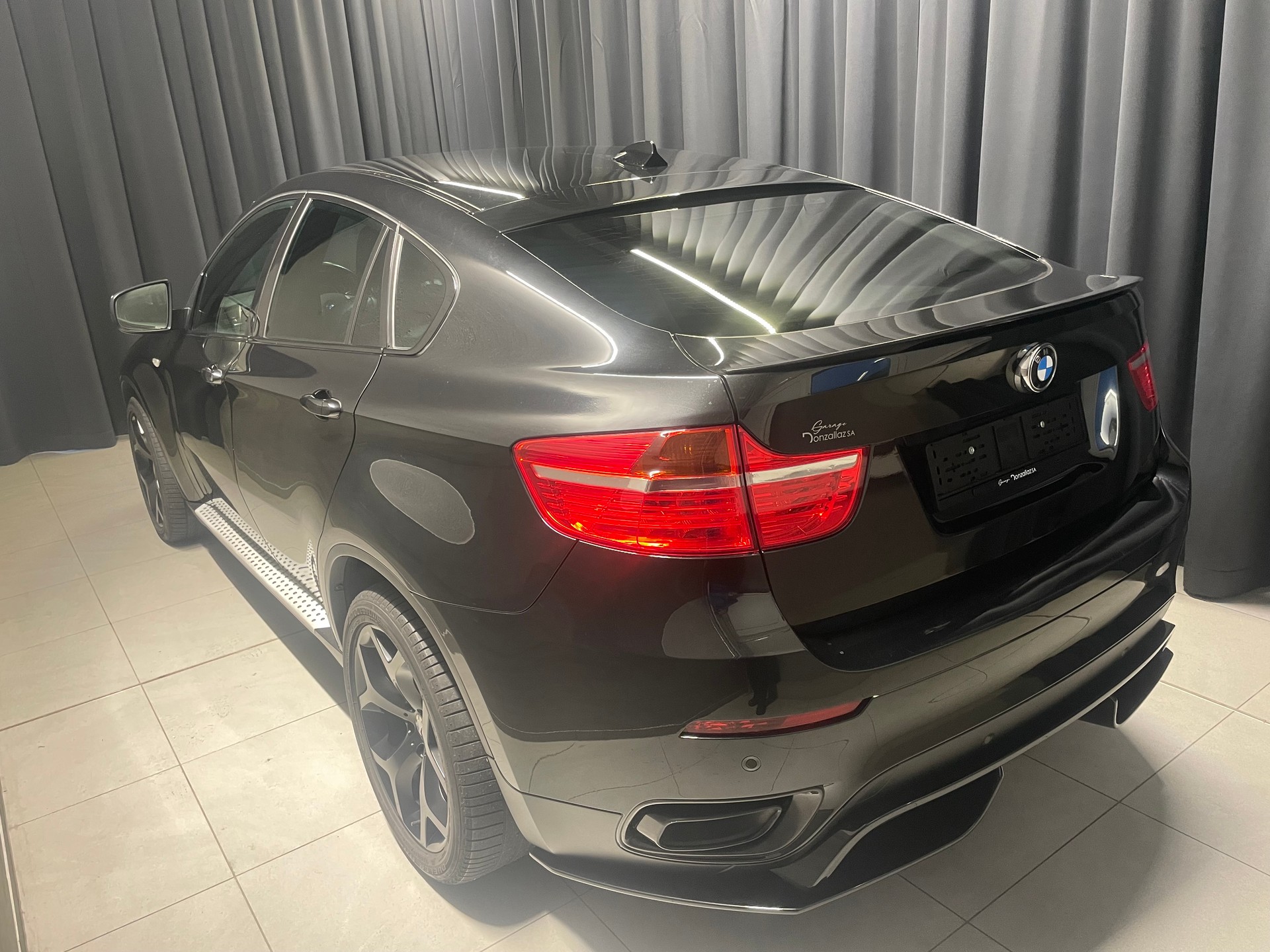 BMW X6 xDrive 40d Steptronic (21)-showroom-element-3