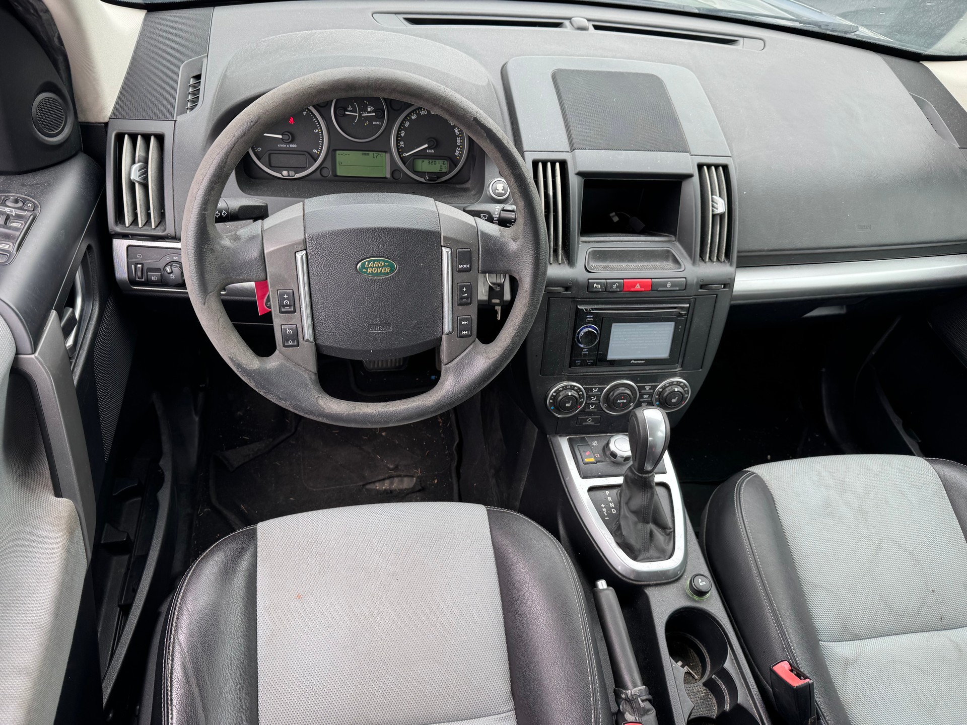 LAND ROVER Freelander 2.2 TD4 SE Automatic-image-13