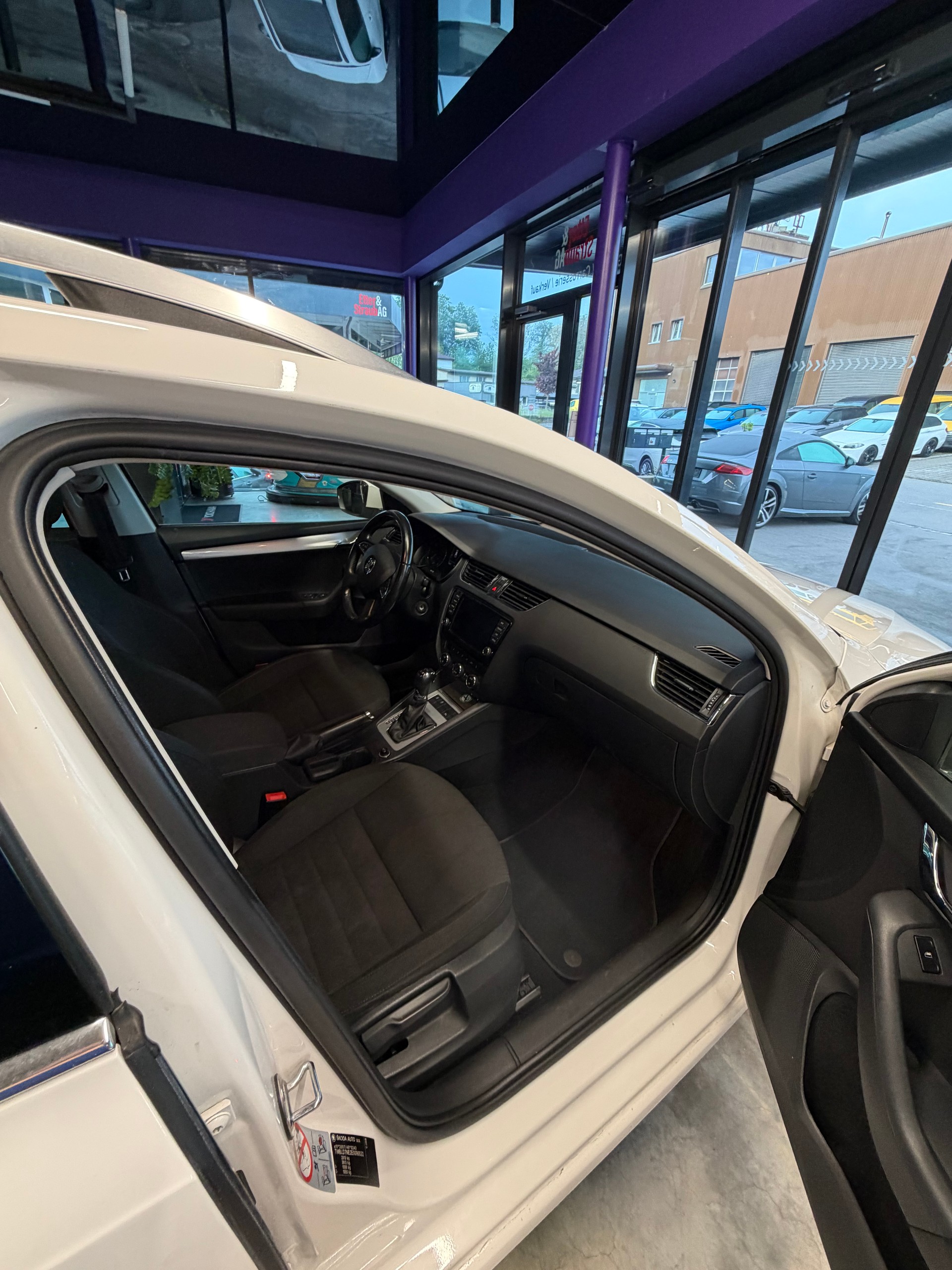 SKODA Octavia Combi 1.8 TSI Elegance 4x4 DSG-image-7