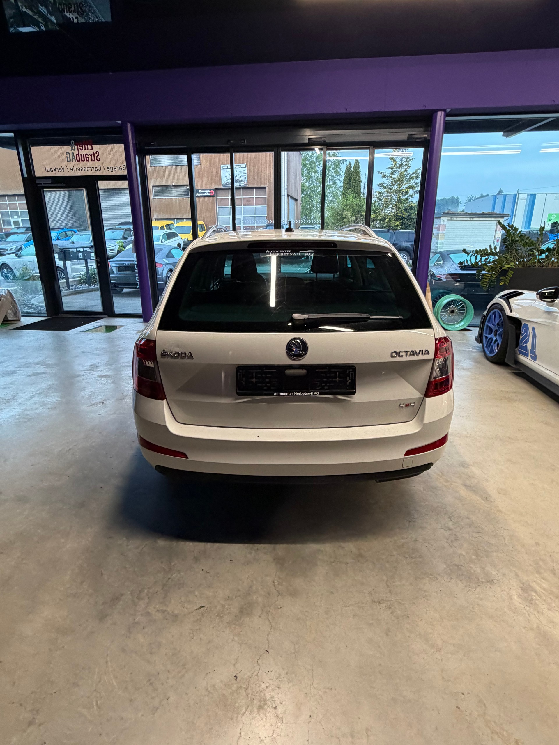 SKODA Octavia Combi 1.8 TSI Elegance 4x4 DSG-image-5