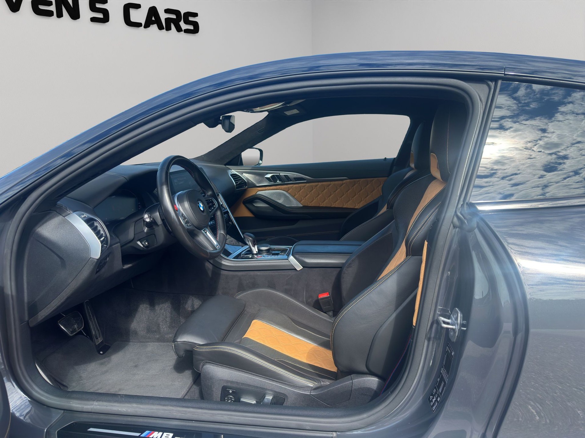 BMW M8 xDrive Steptronic M Competition-image-12