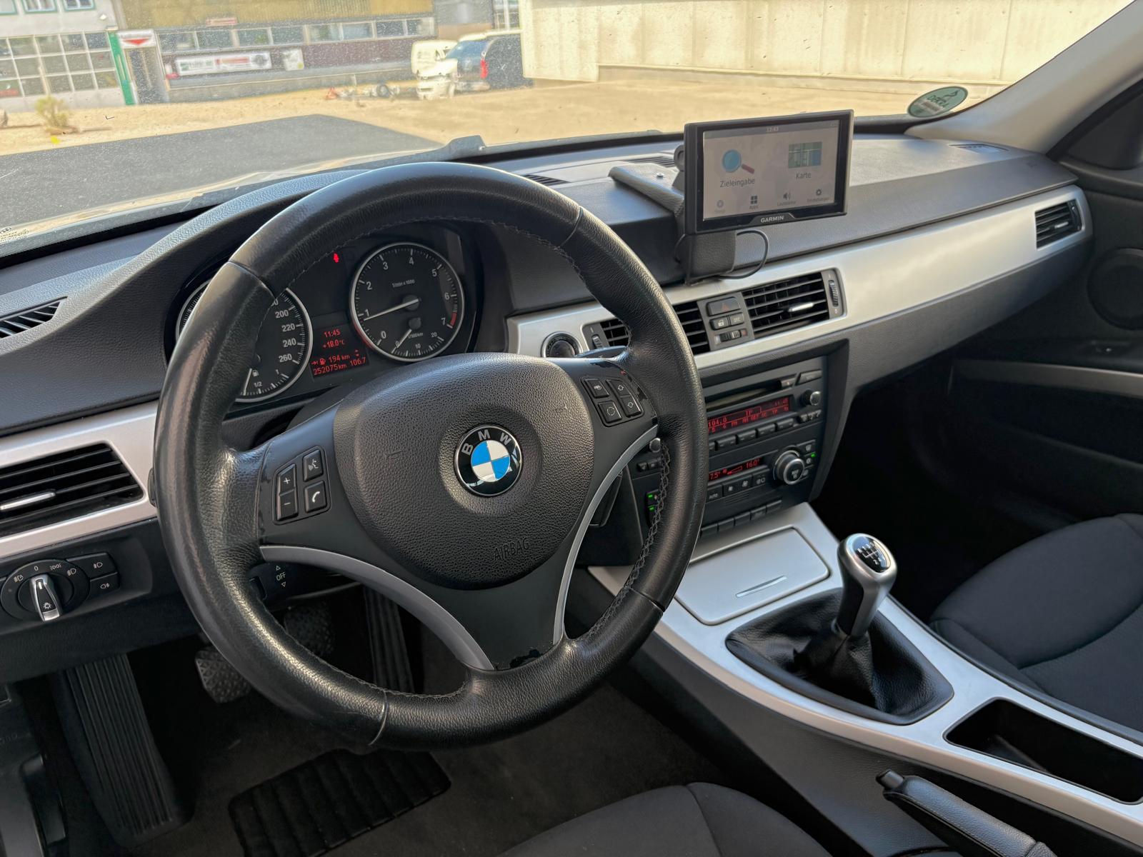 BMW 318i Touring Xenon PDC Alu-image-6