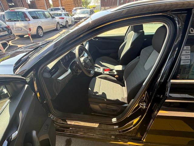 SKODA Octavia Combi 1.5 TSI Selection DSG-image-9