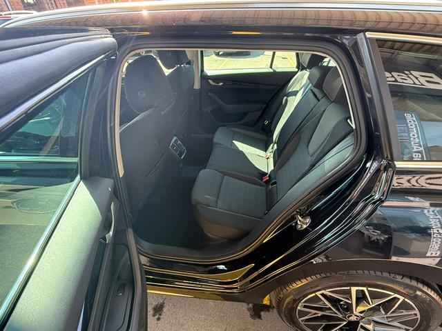 SKODA Octavia Combi 1.5 TSI Selection DSG-image-8