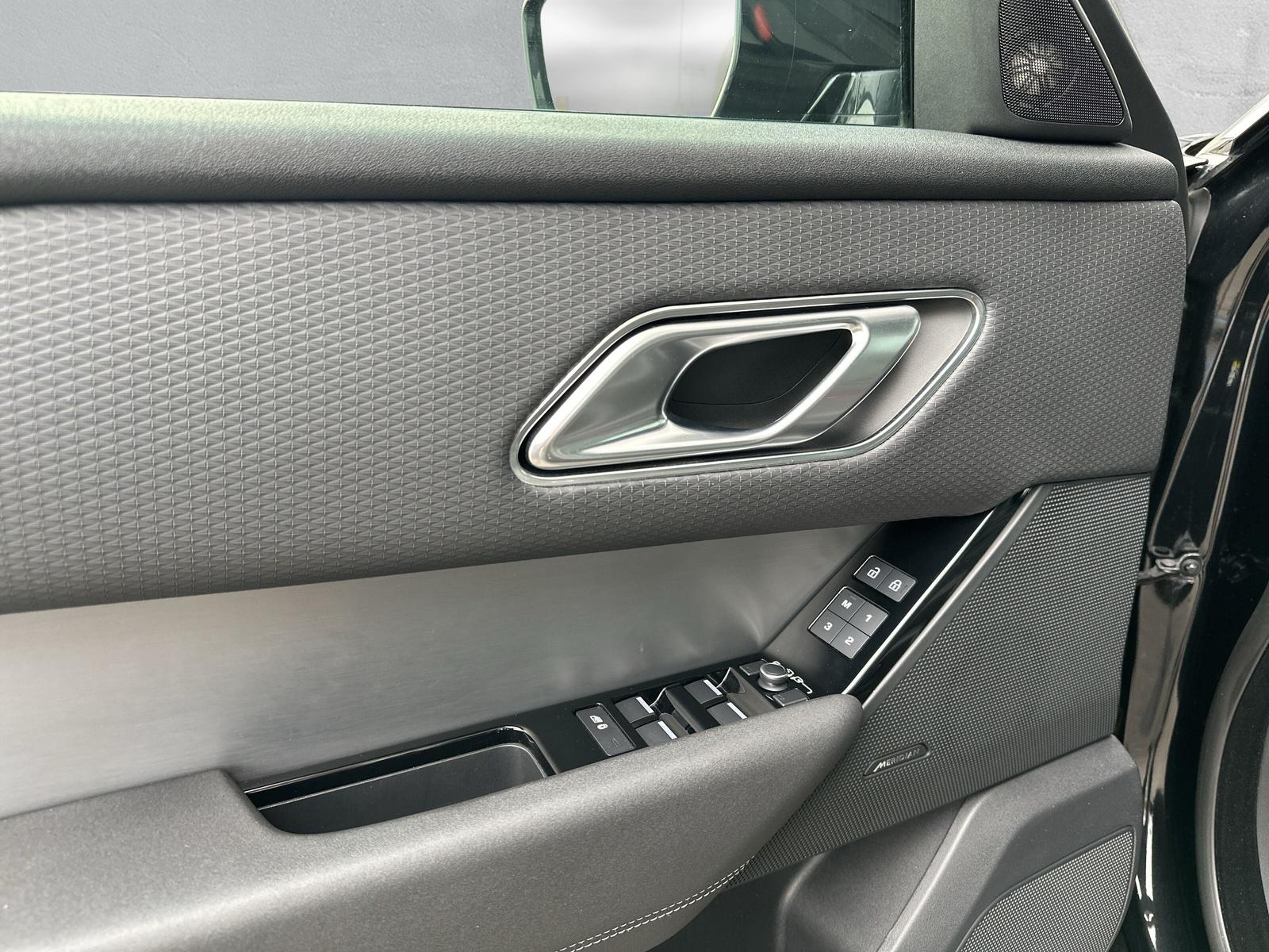 LAND ROVER Range Rover Velar R-Dynamic SE 3.0 D I6 300 (CH)-image-16
