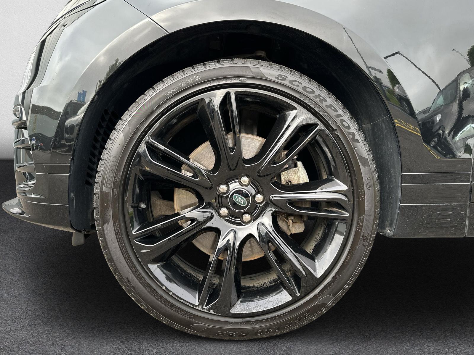 LAND ROVER Range Rover Velar R-Dynamic SE 3.0 D I6 300 (CH)-image-8