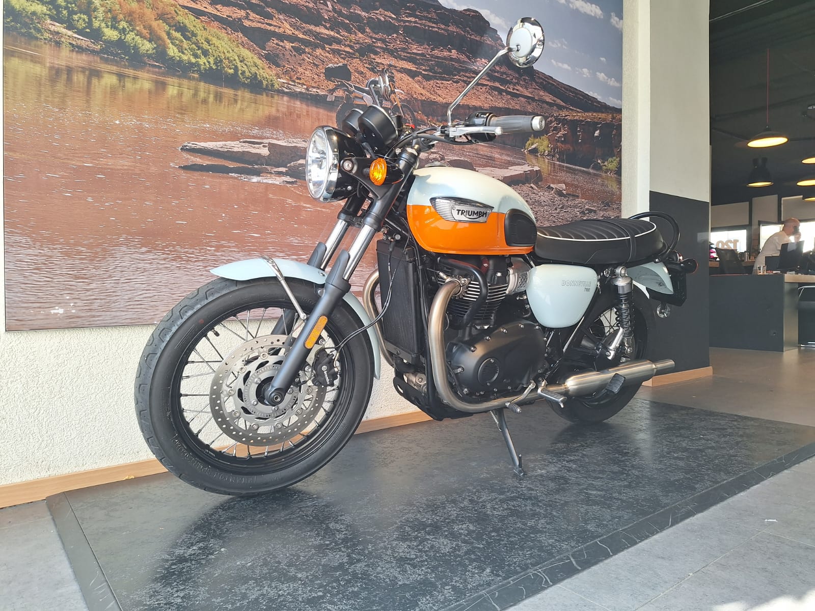 TRIUMPH Bonneville 900 T 100-image-3