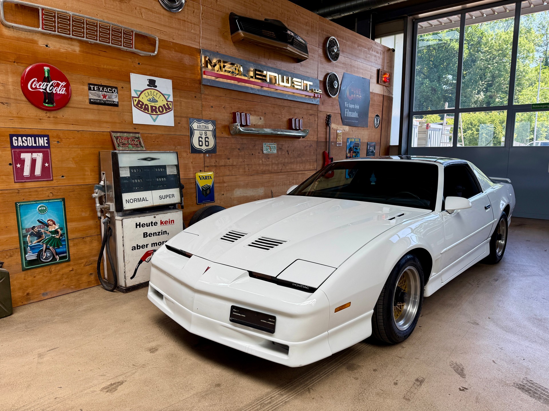 PONTIAC Firebird 5.0 TBI V8 Trans Am-showroom-element-1