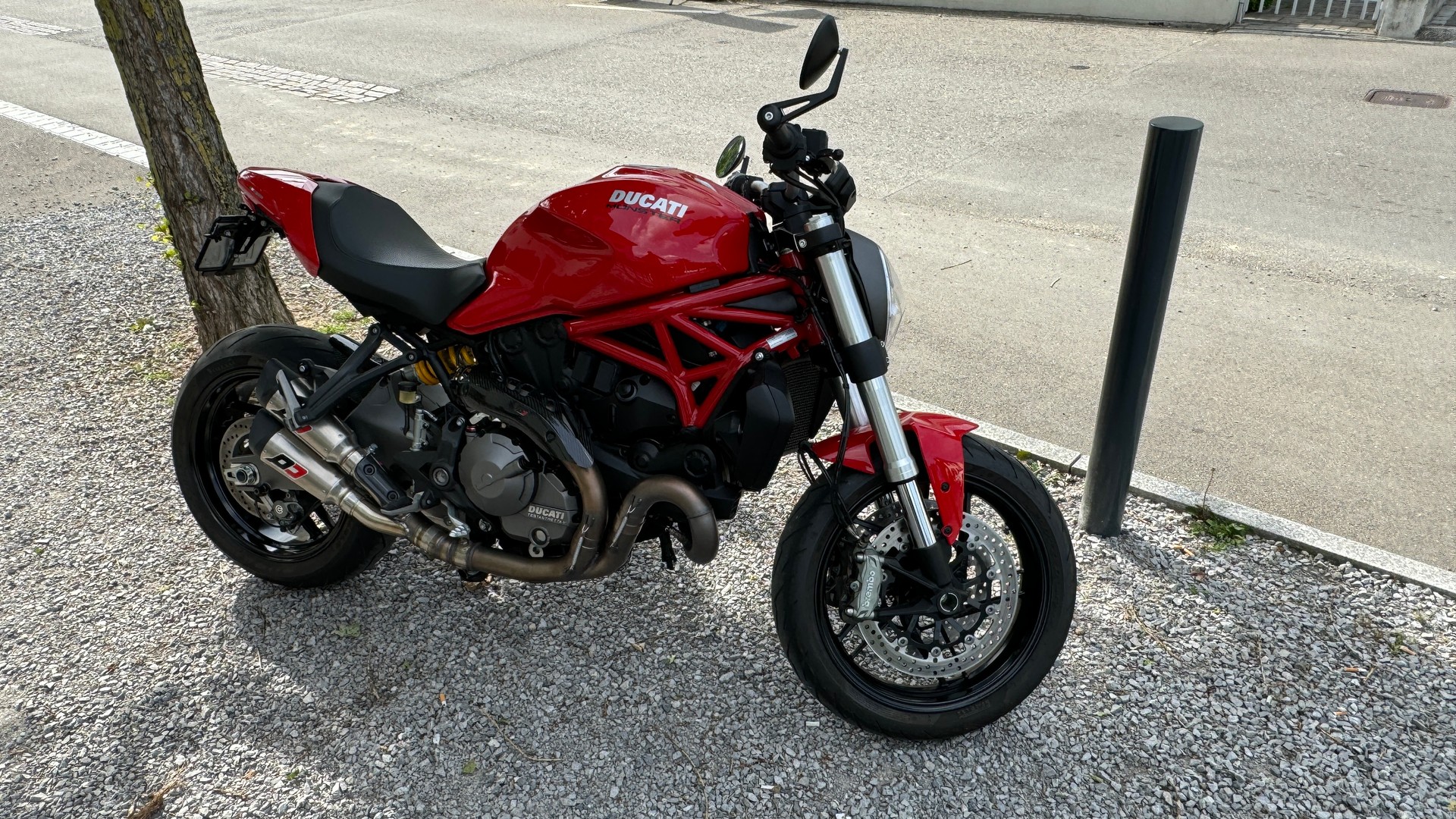DUCATI Monster 821