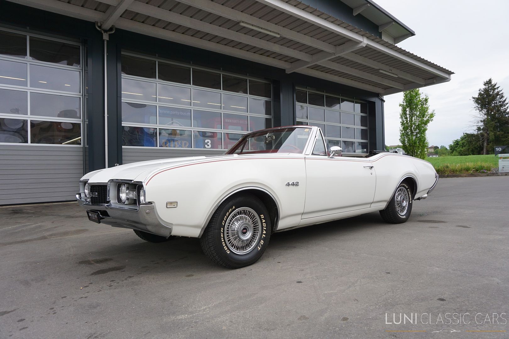 OLDSMOBILE 442 Convertible-showroom-element-1