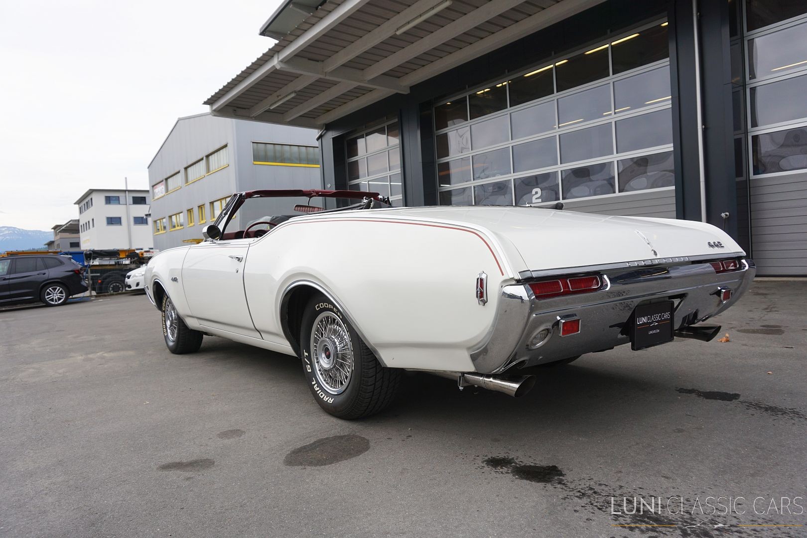 OLDSMOBILE 442 Convertible-showroom-element-3