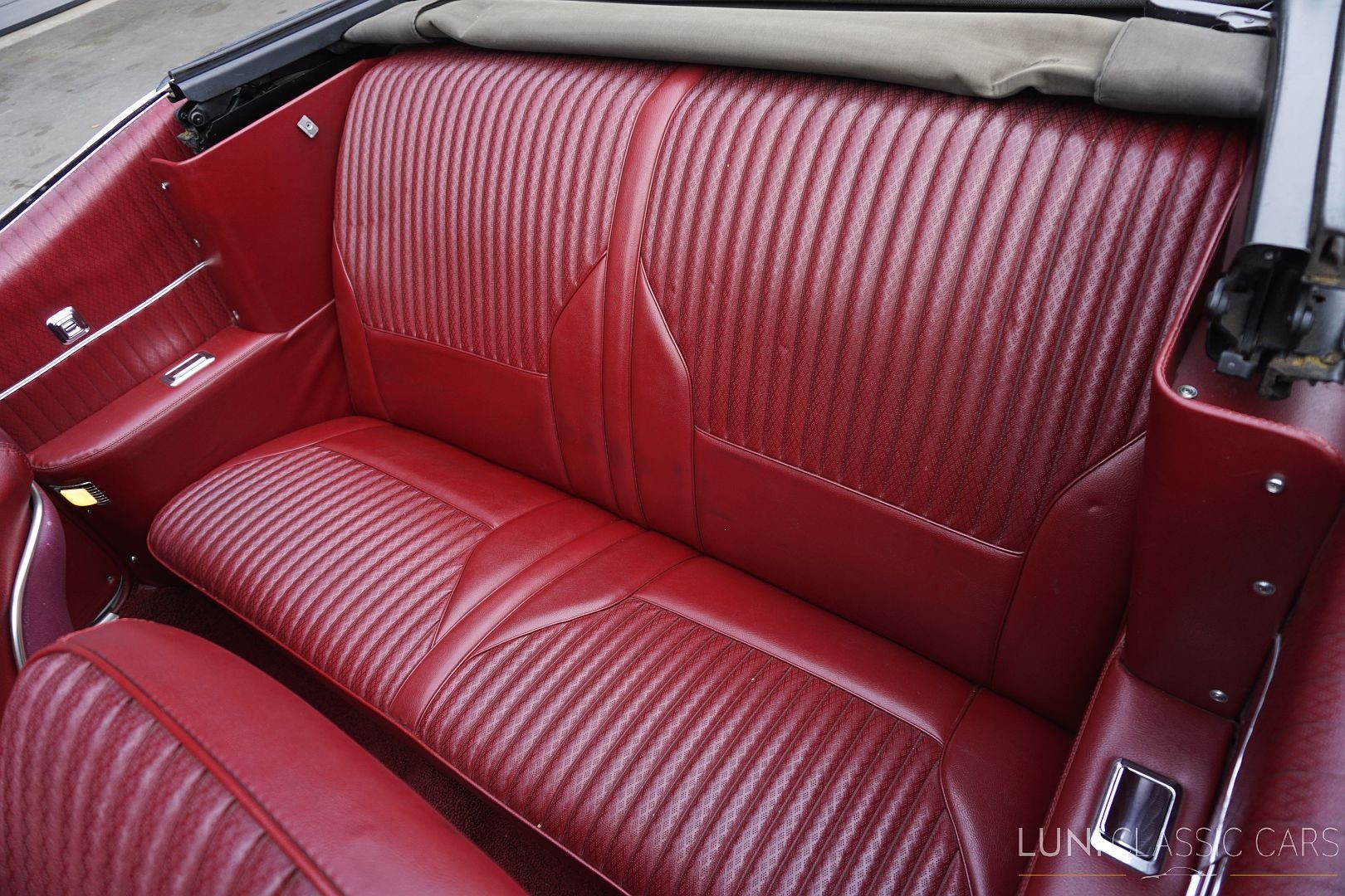 OLDSMOBILE 442 Convertible-image-14