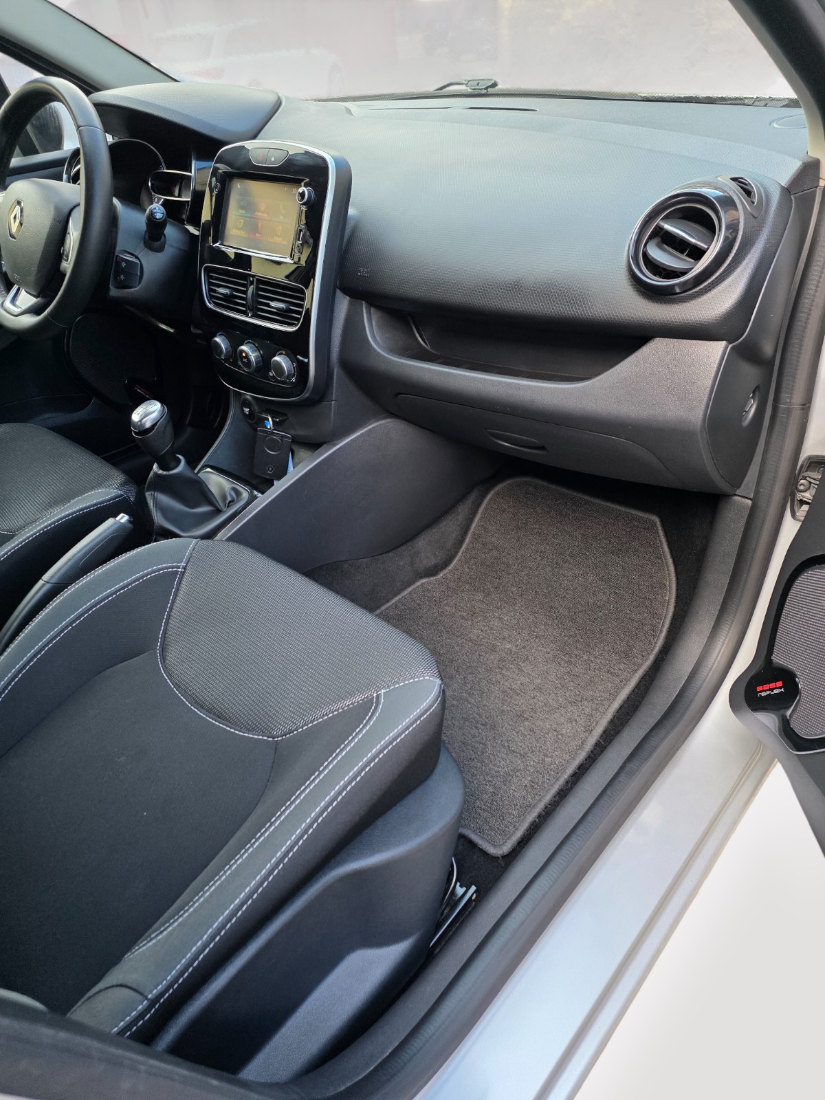 RENAULT Clio 0.9 12V Intens-image-14