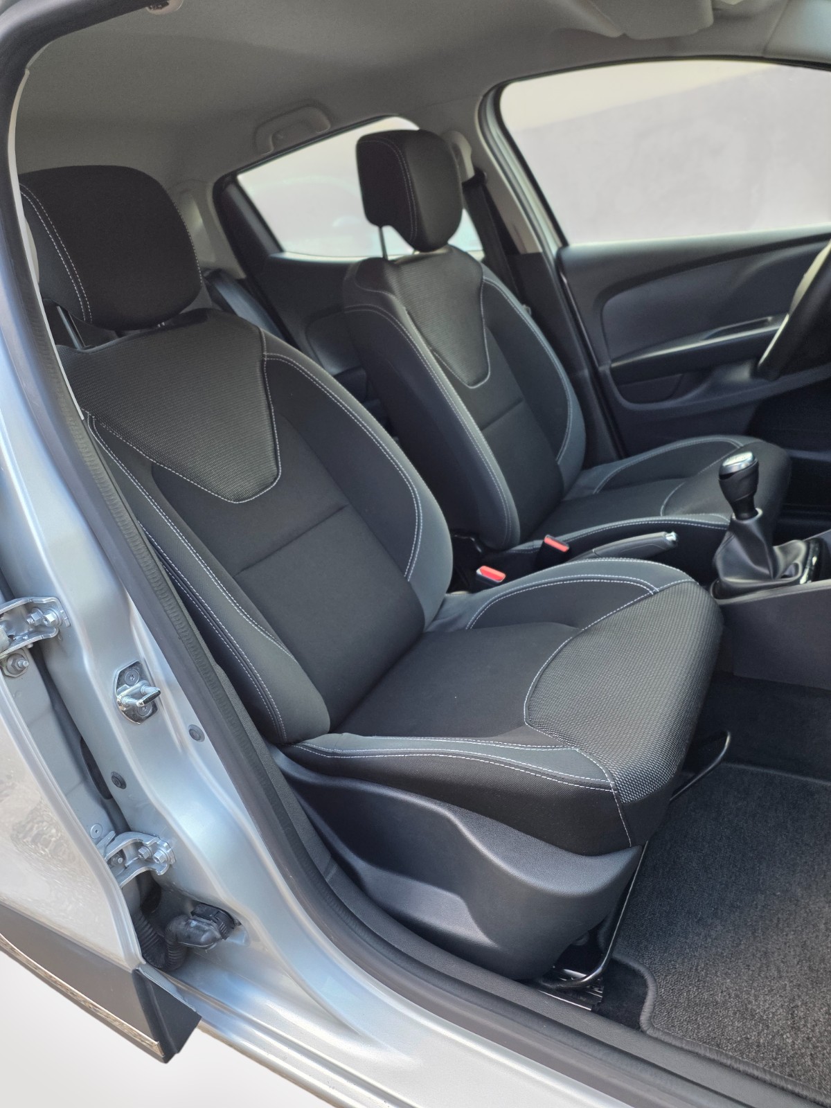 RENAULT Clio 0.9 12V Intens-image-15
