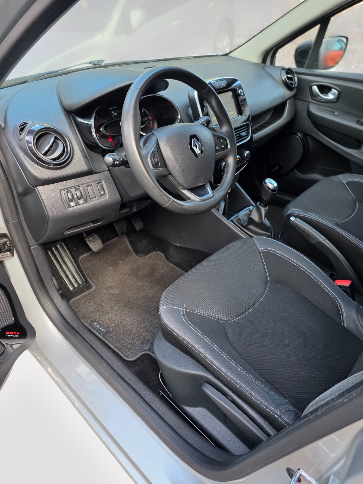RENAULT Clio 0.9 12V Intens-image-11