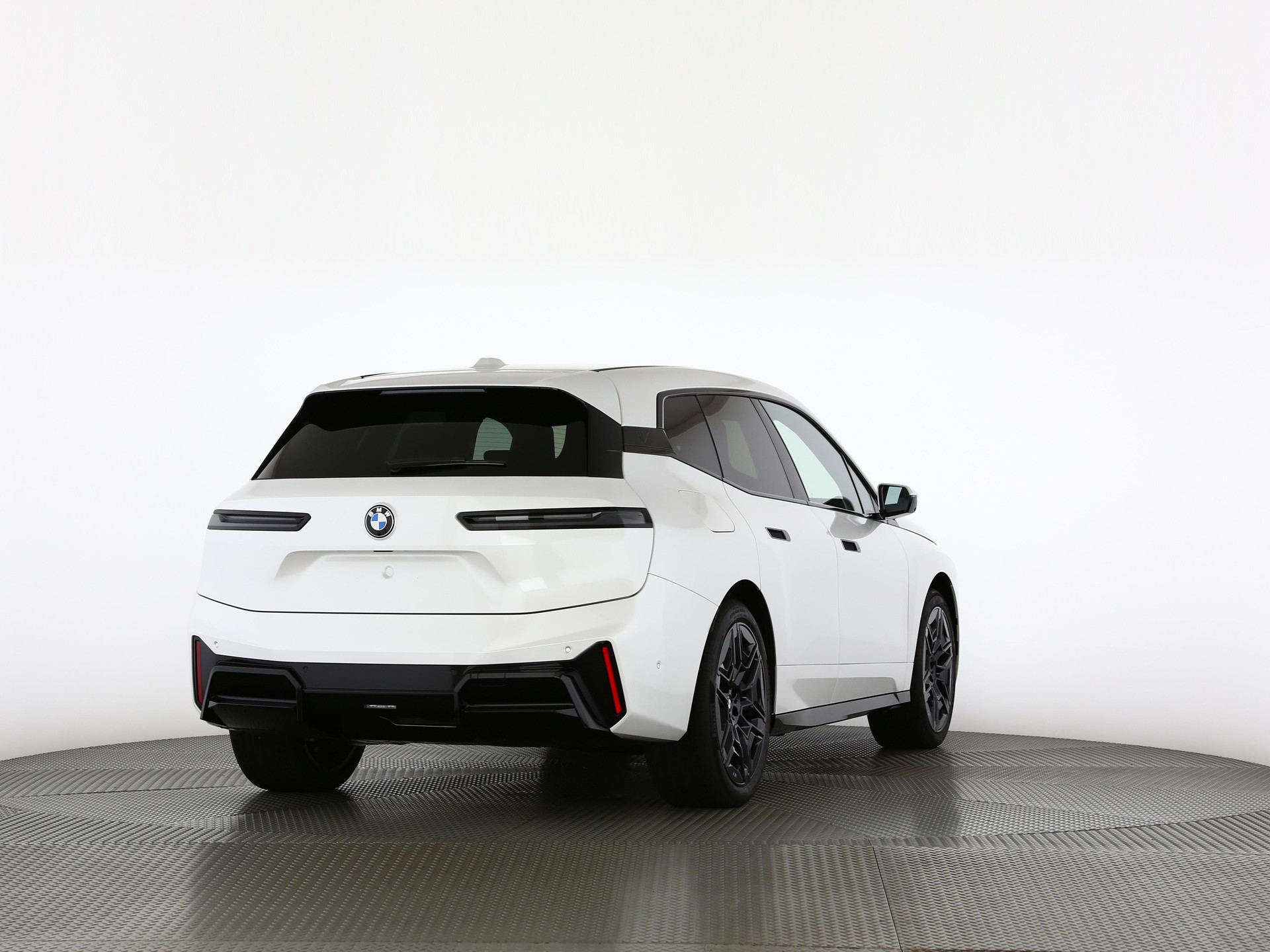 BMW iX xDrive60-showroom-element-1