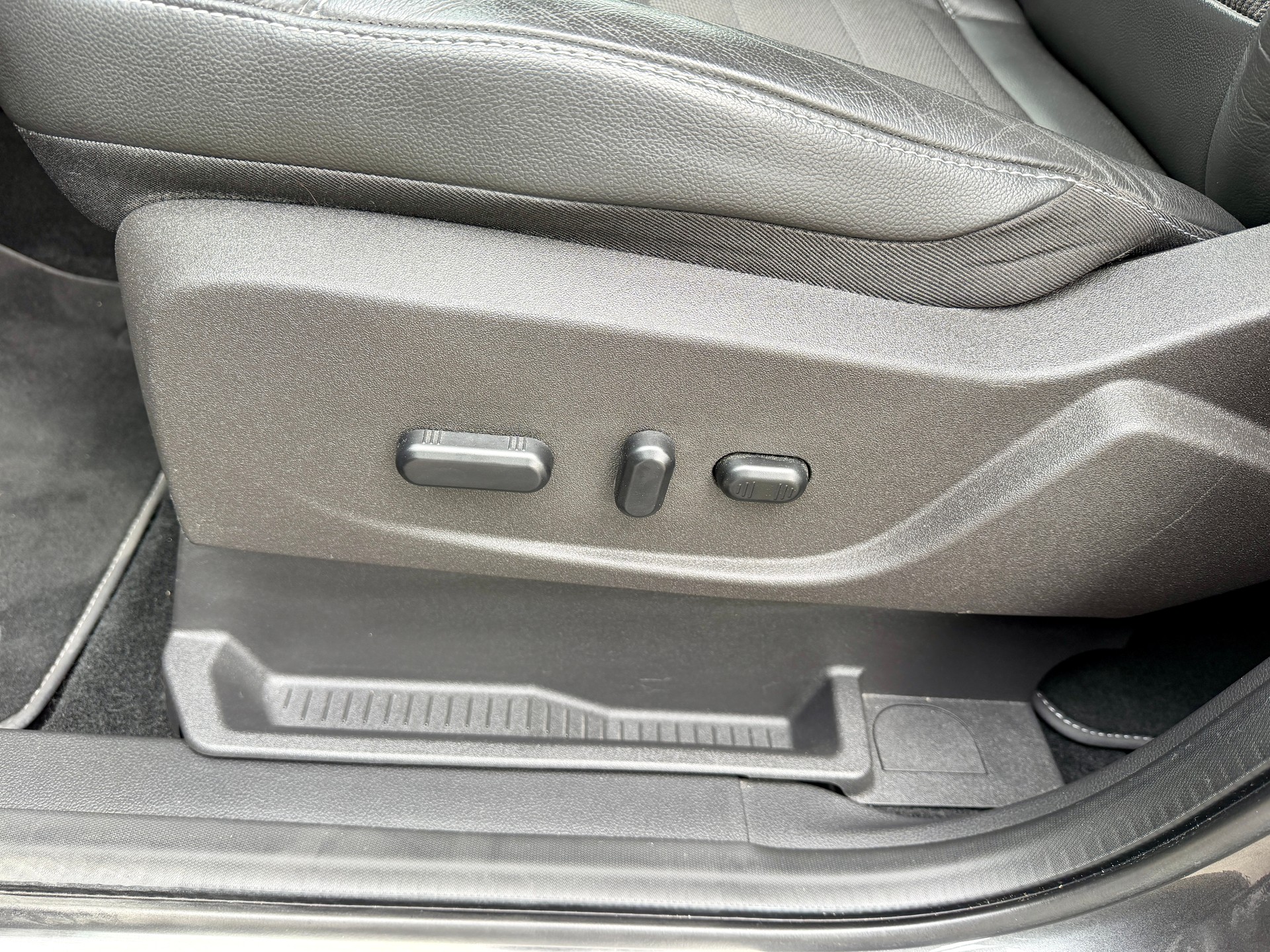 FORD Kuga 2.0 TDCi Titanium 4WD PowerShift-image-9