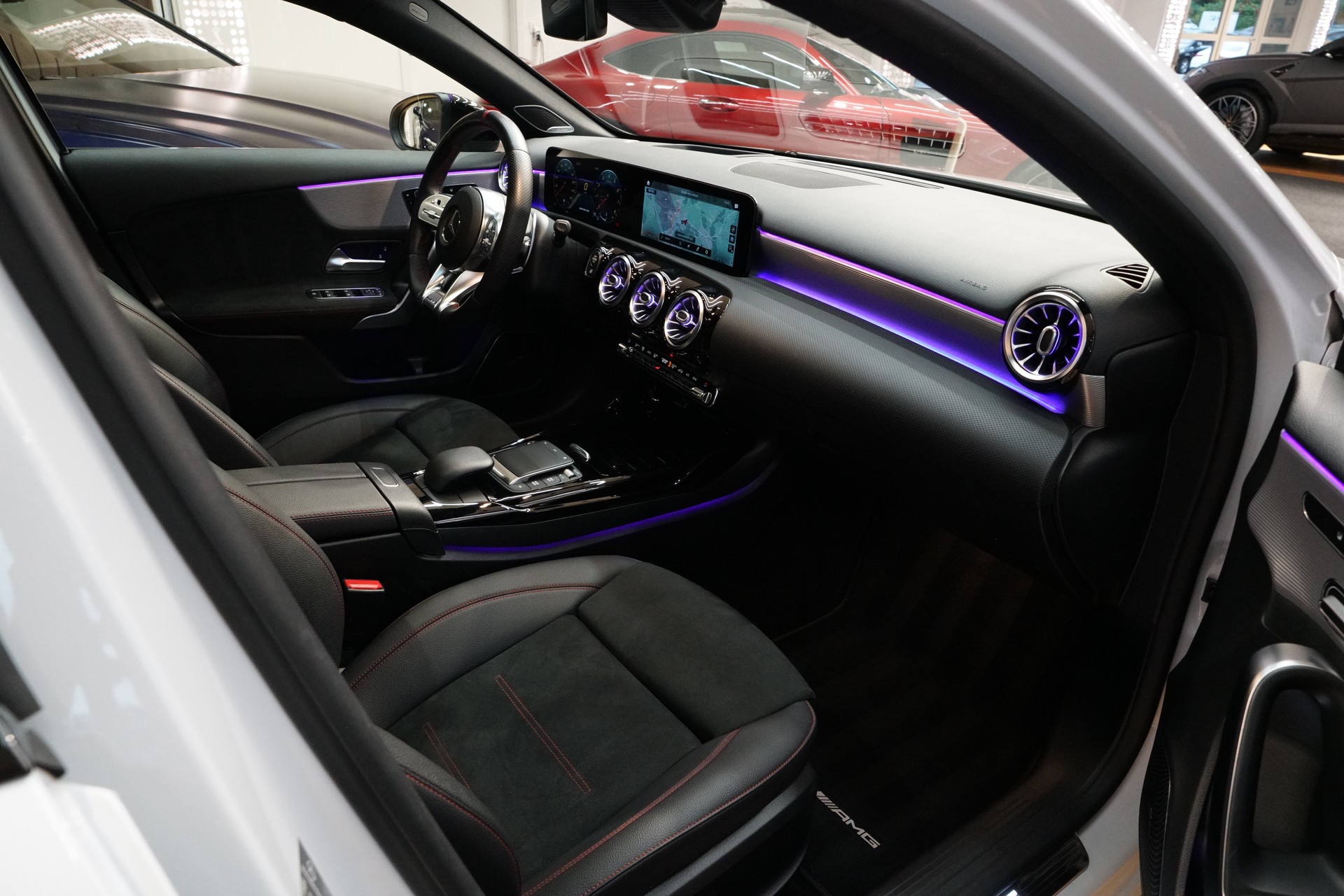 MERCEDES-BENZ A 35 AMG 4Matic Speedshift-image-12