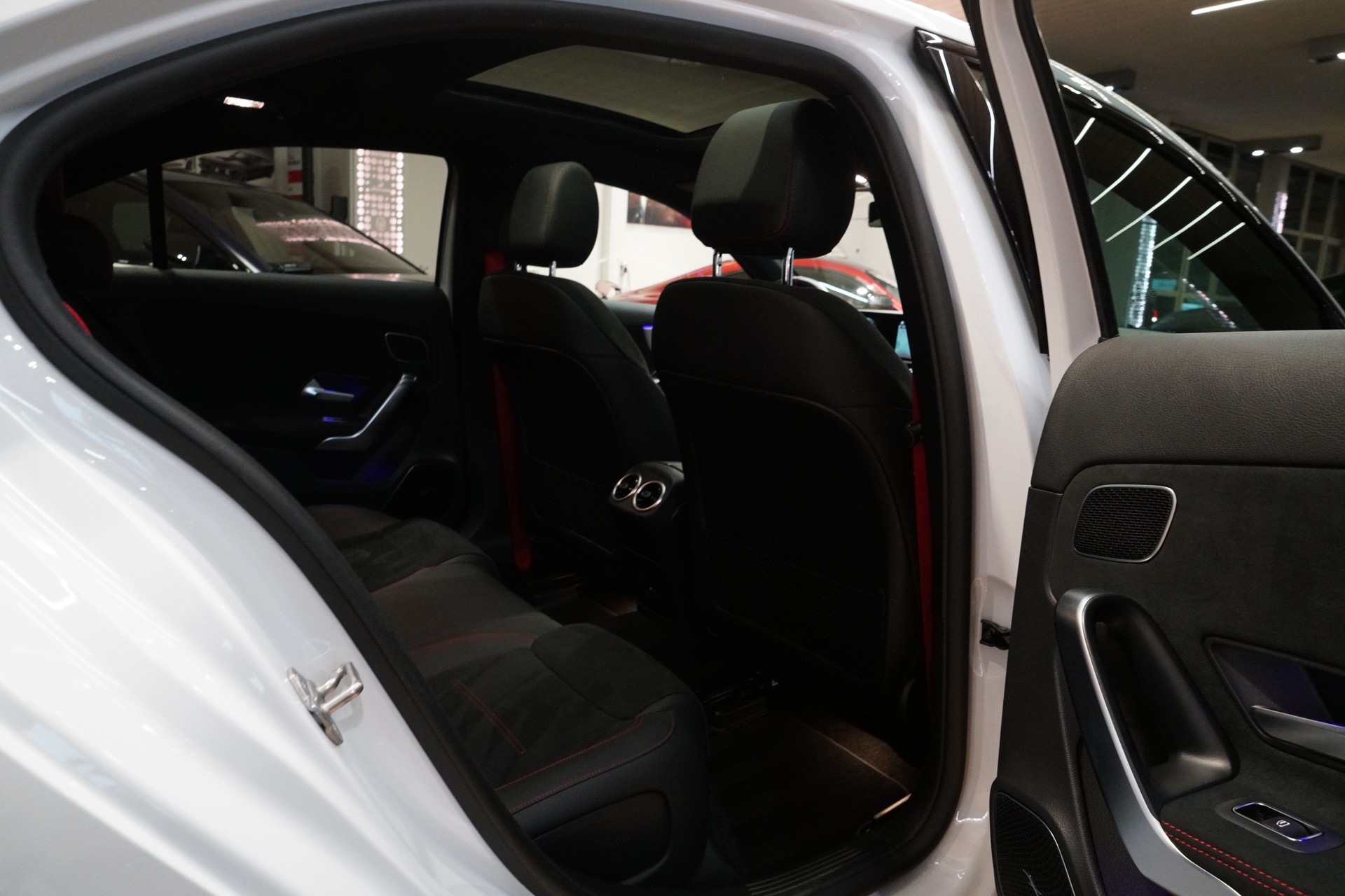 MERCEDES-BENZ A 35 AMG 4Matic Speedshift-image-20
