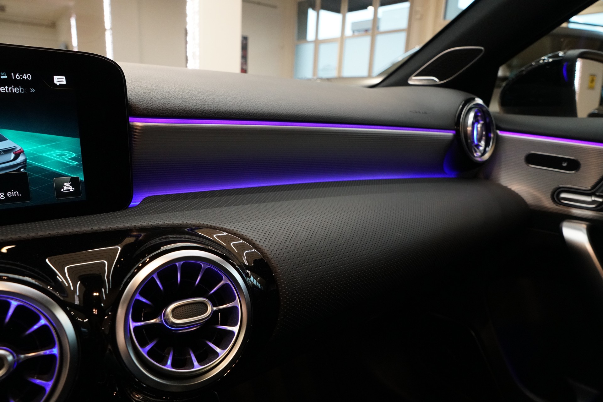 MERCEDES-BENZ A 35 AMG 4Matic Speedshift-image-19