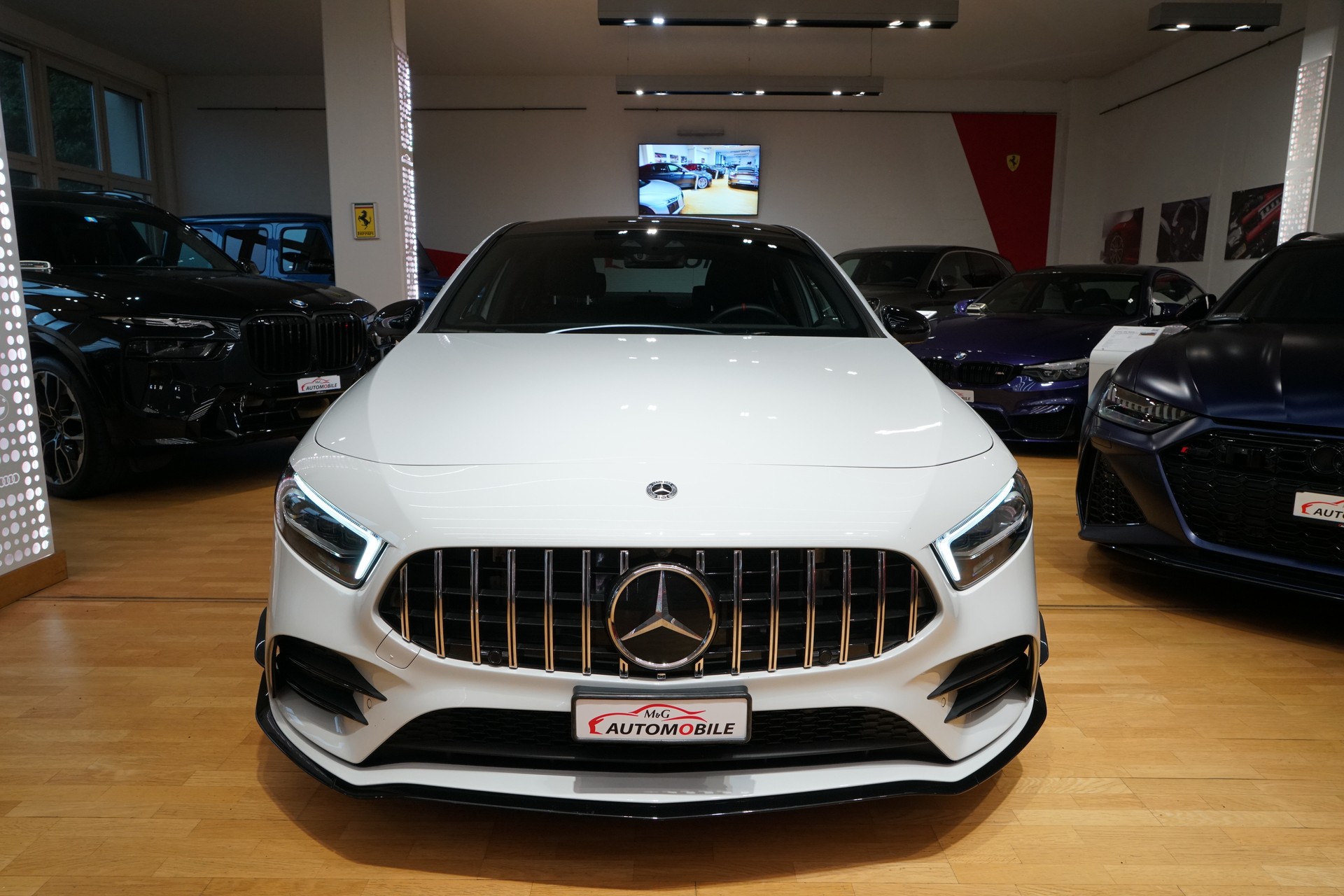 MERCEDES-BENZ A 35 AMG 4Matic Speedshift-showroom-element-1