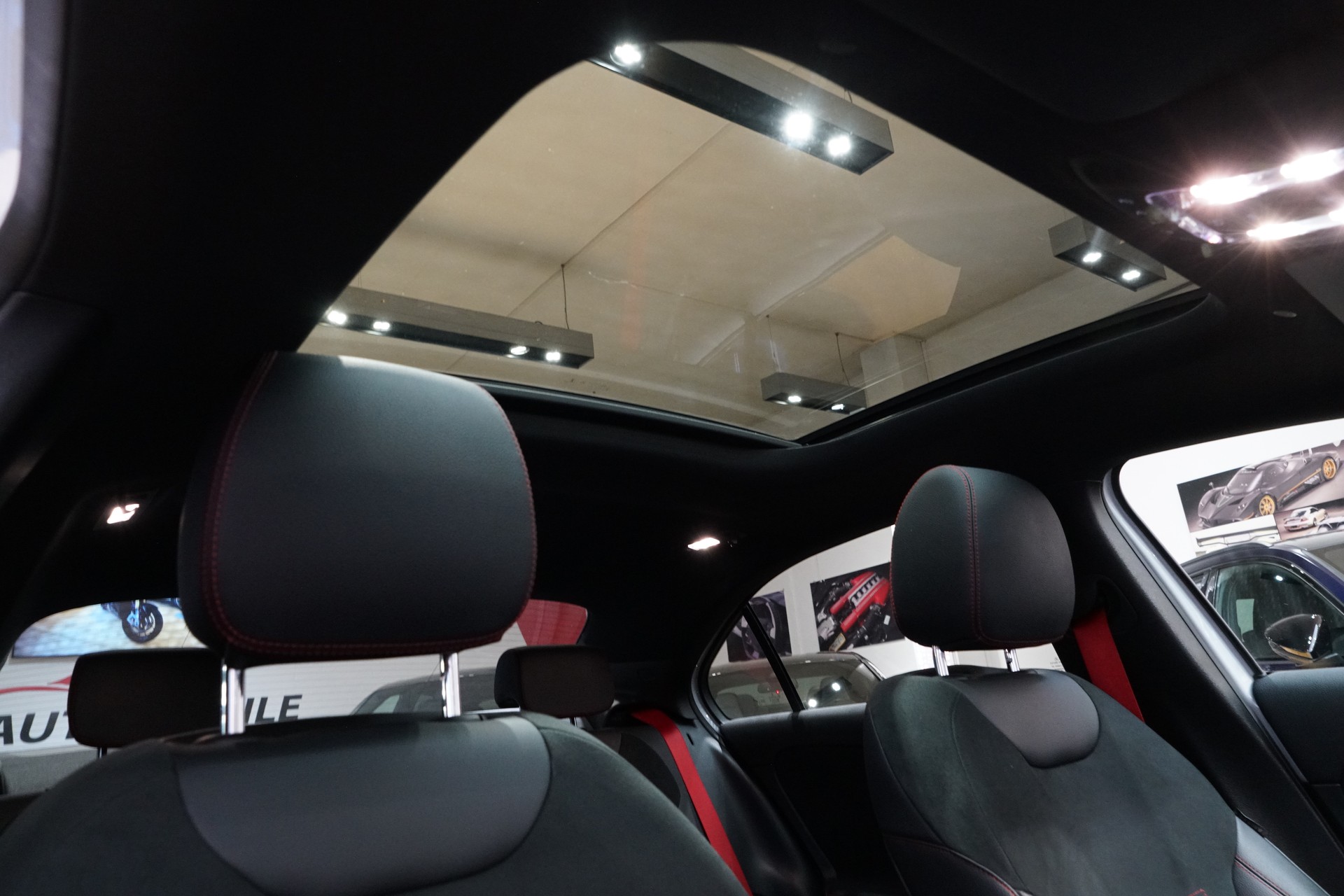 MERCEDES-BENZ A 35 AMG 4Matic Speedshift-image-13