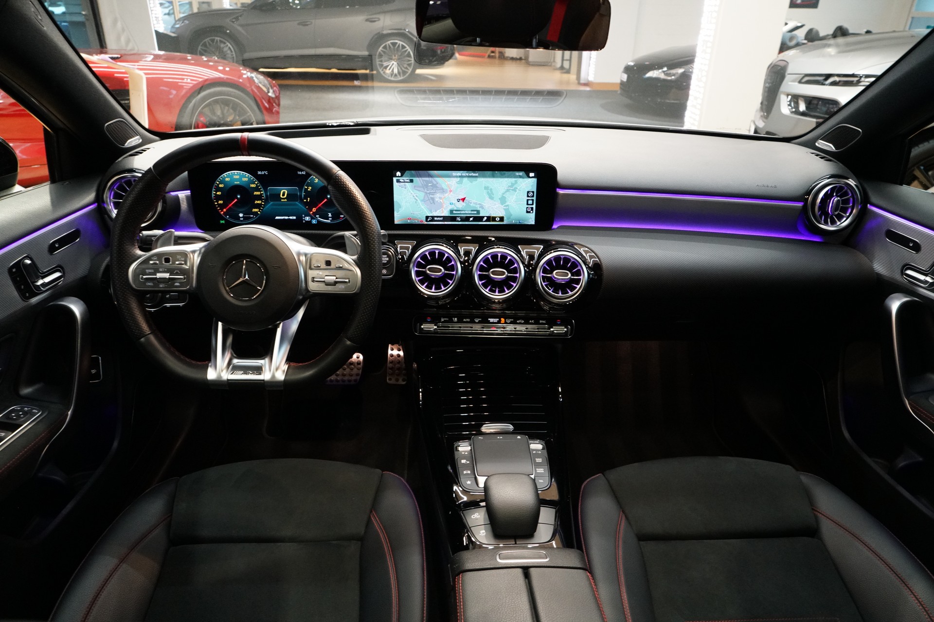 MERCEDES-BENZ A 35 AMG 4Matic Speedshift-image-11