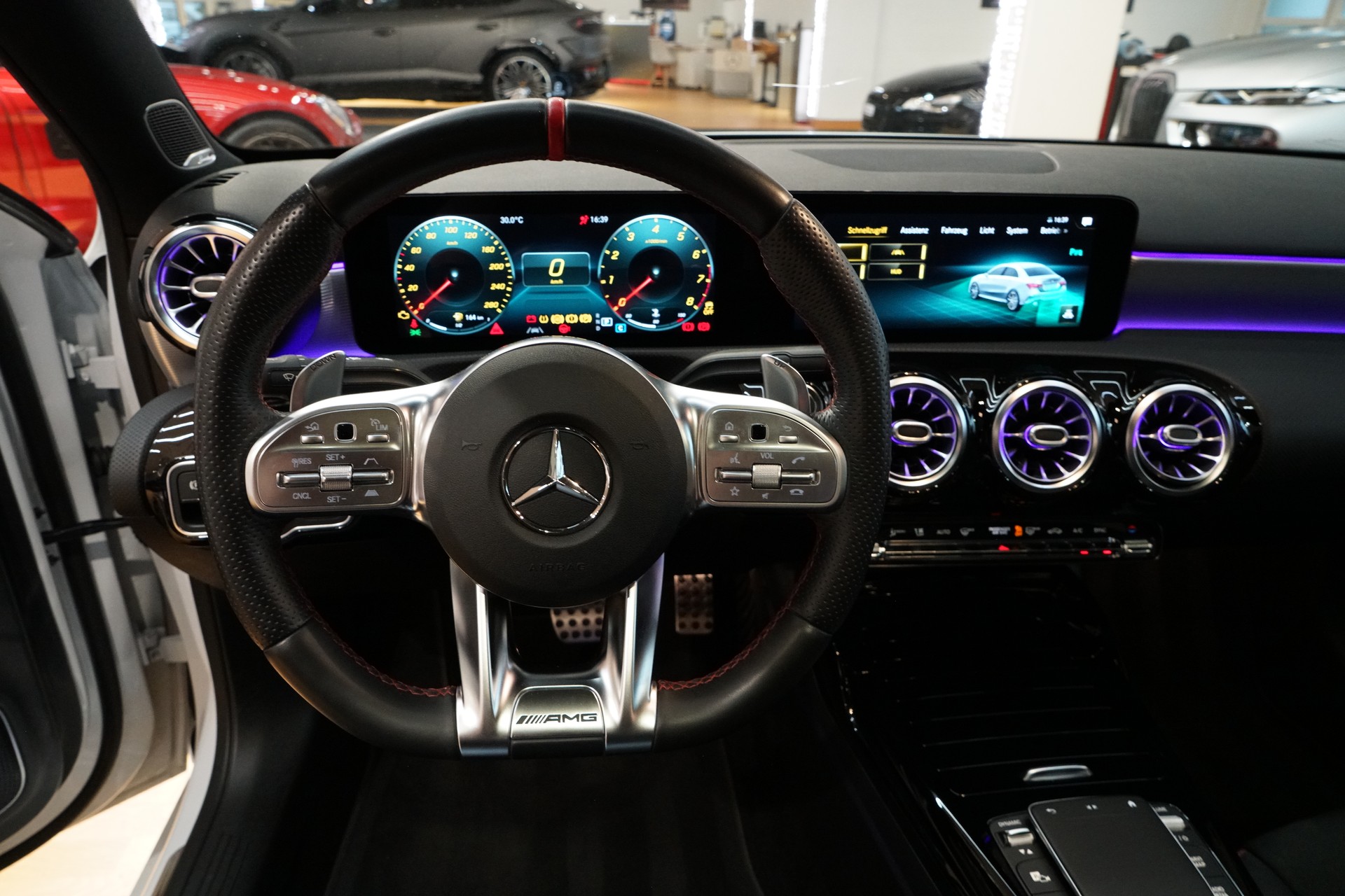MERCEDES-BENZ A 35 AMG 4Matic Speedshift-image-14
