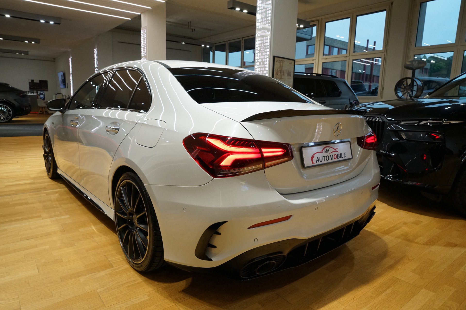 MERCEDES-BENZ A 35 AMG 4Matic Speedshift-image-4
