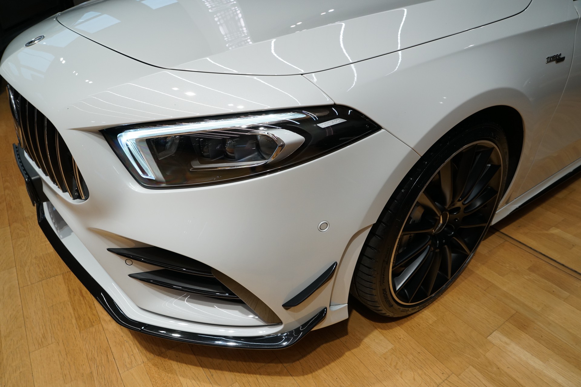 MERCEDES-BENZ A 35 AMG 4Matic Speedshift-showroom-element-3
