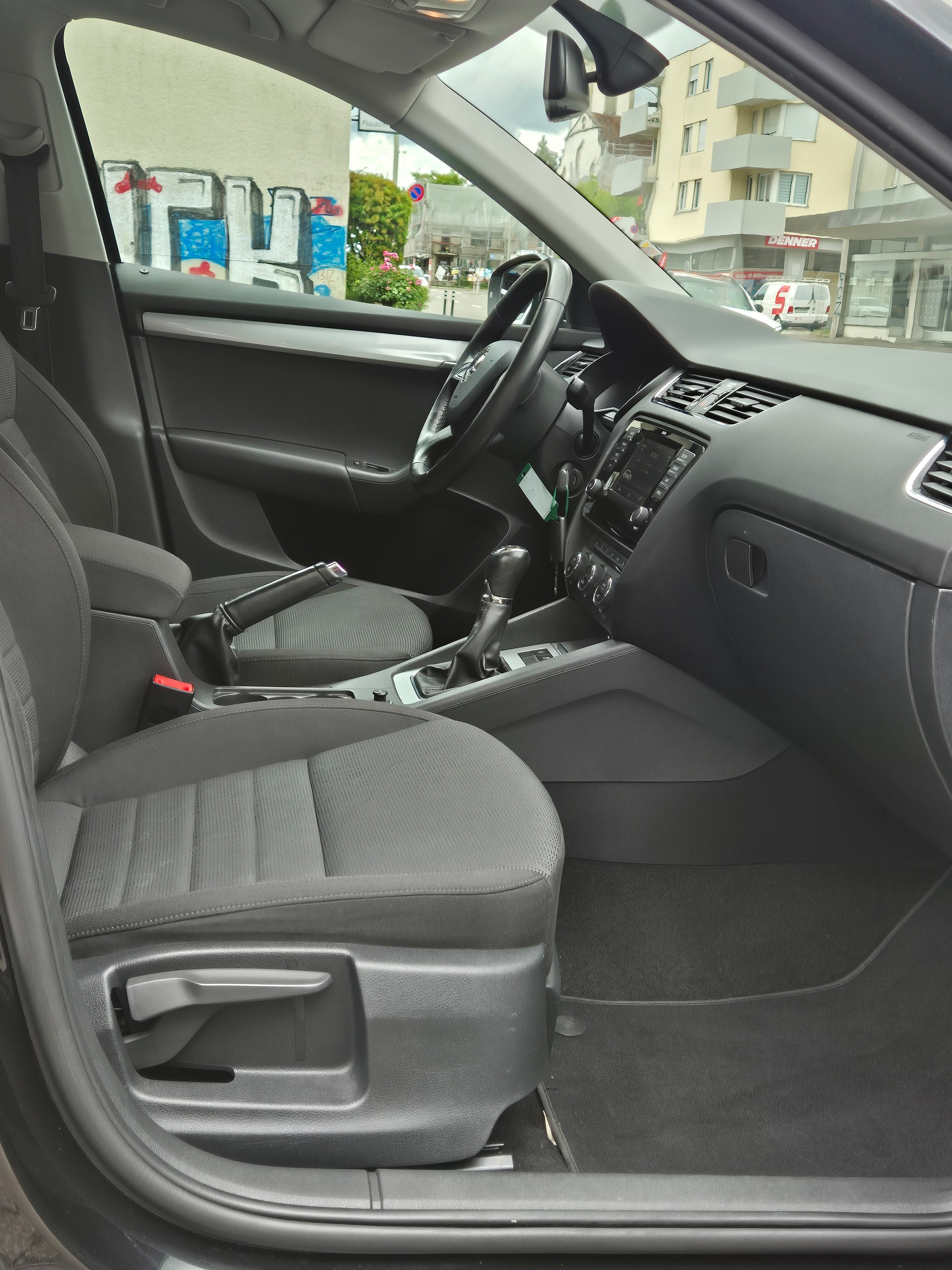 SKODA Octavia Combi 1.8 TSI Elegance-image-7