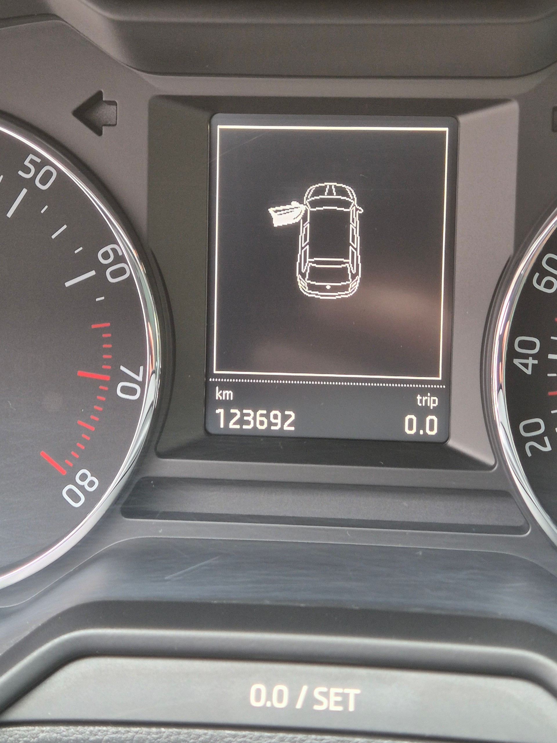 SKODA Octavia Combi 1.8 TSI Elegance-image-11