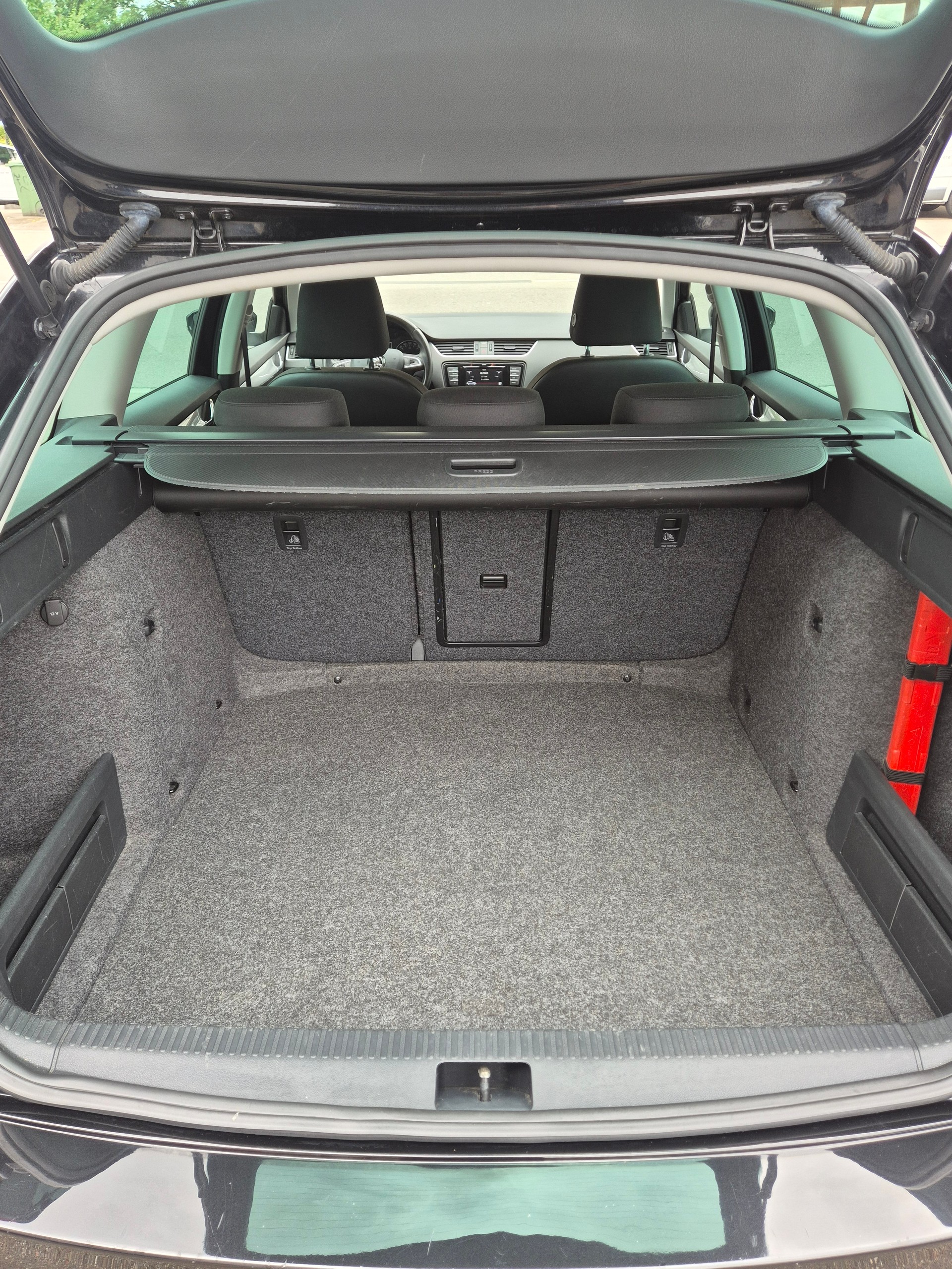SKODA Octavia Combi 1.8 TSI Elegance-image-12