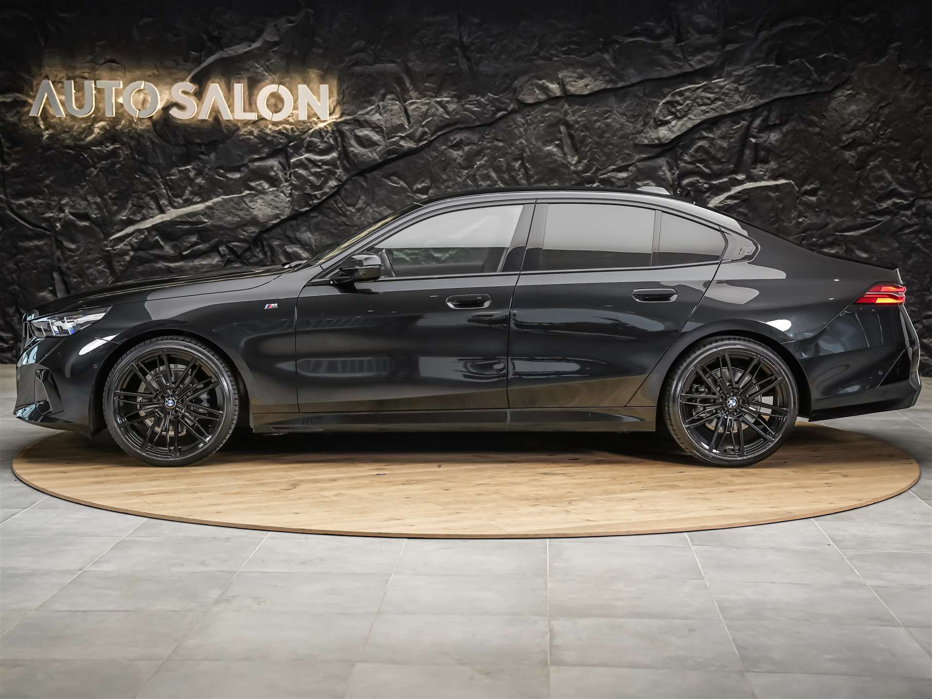 BMW 520i M Sport Steptronic *Werksgarantie*21" Felgen*Sitzlüftung*Head-Up*-showroom-element-2