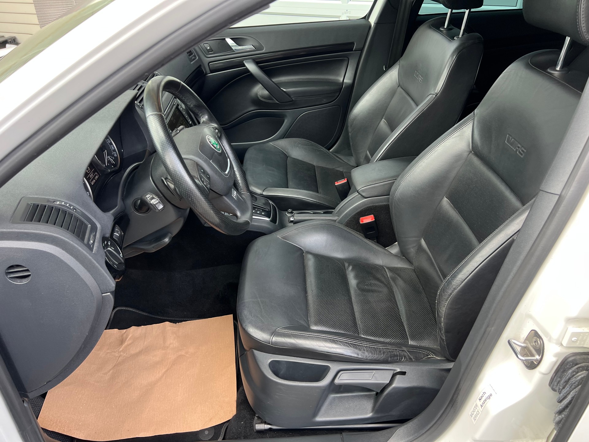 SKODA Octavia Combi 2.0 TSI RS DSG *** Navigation * Leder * 8 fachbereift * mit frisch ab MFK * 1 Jahr Garantie möglich ***-image-17