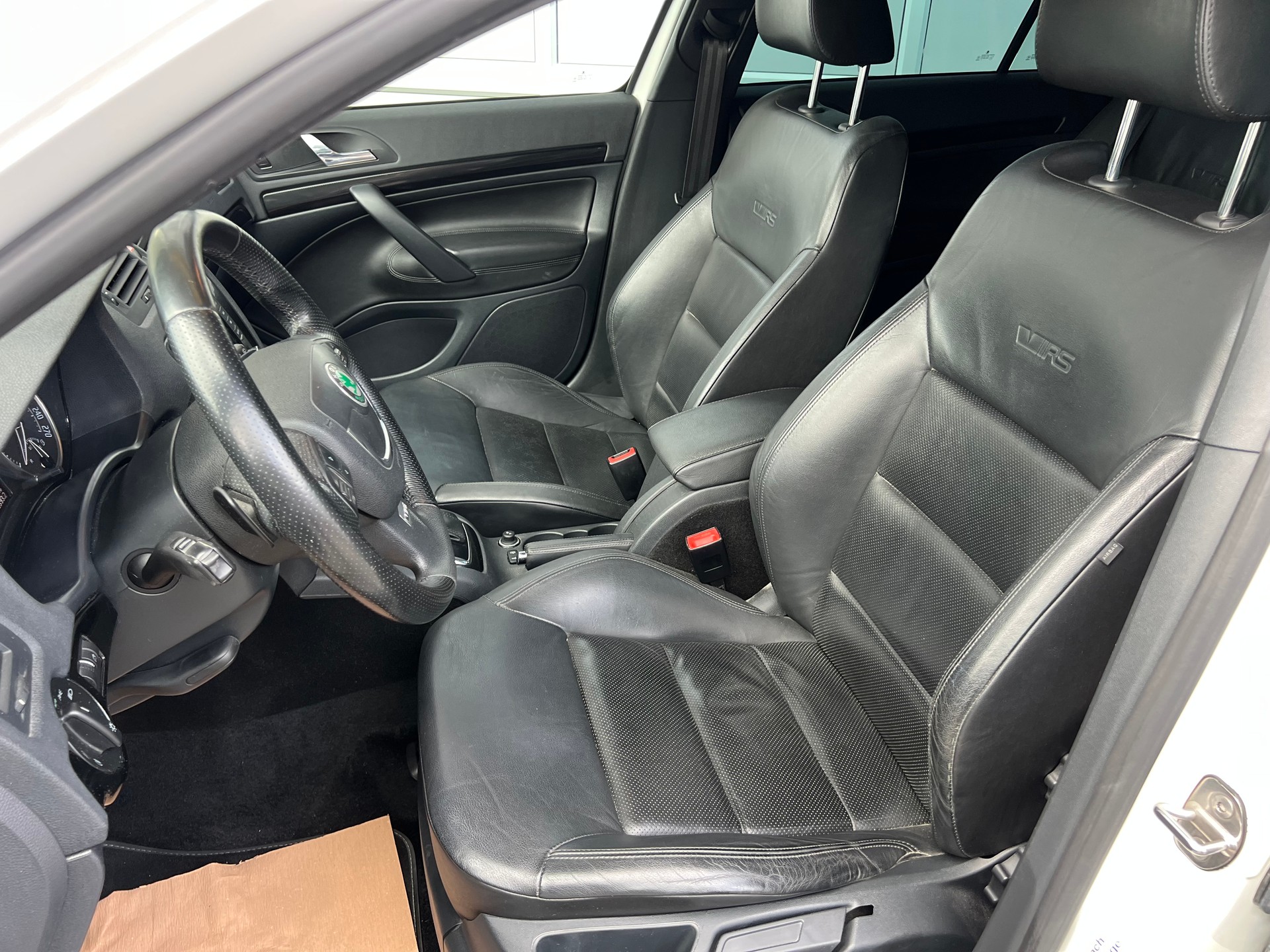 SKODA Octavia Combi 2.0 TSI RS DSG *** Navigation * Leder * 8 fachbereift * mit frisch ab MFK * 1 Jahr Garantie möglich ***-image-19