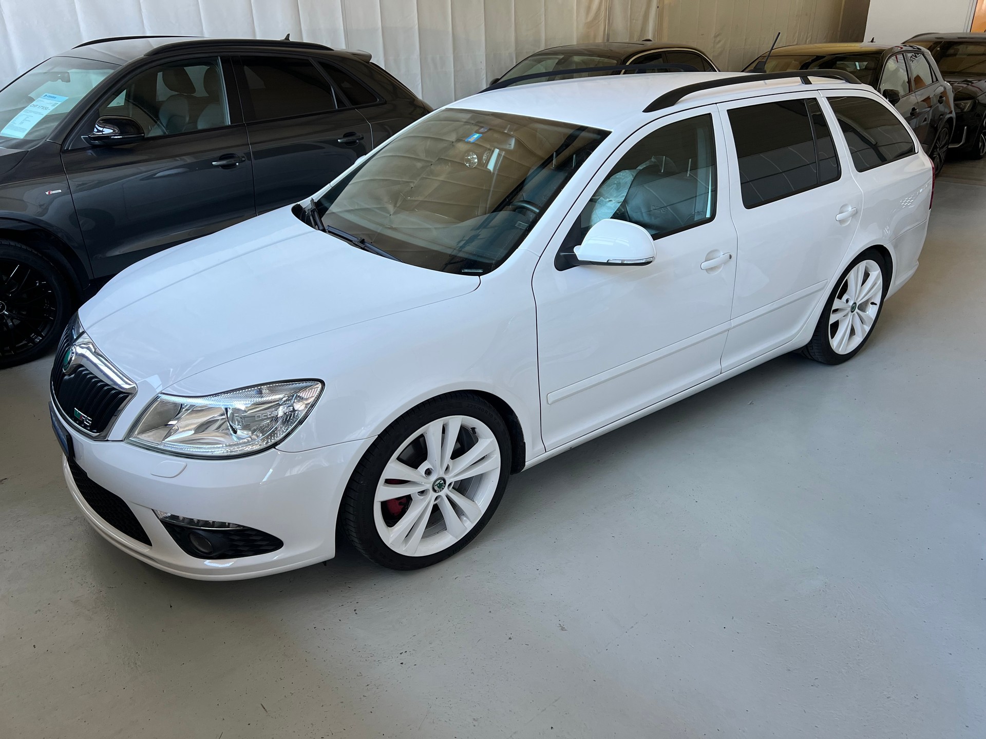 SKODA Octavia Combi 2.0 TSI RS DSG *** Navigation * Leder * 8 fachbereift * mit frisch ab MFK * 1 Jahr Garantie möglich ***