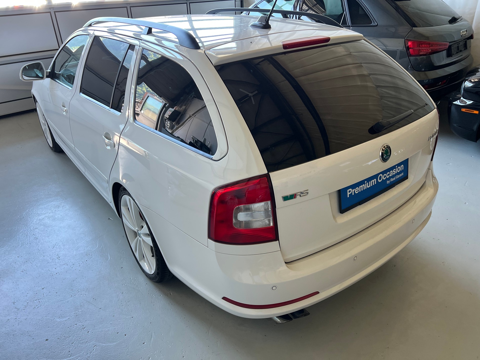 SKODA Octavia Combi 2.0 TSI RS DSG *** Navigation * Leder * 8 fachbereift * mit frisch ab MFK * 1 Jahr Garantie möglich ***-showroom-element-3