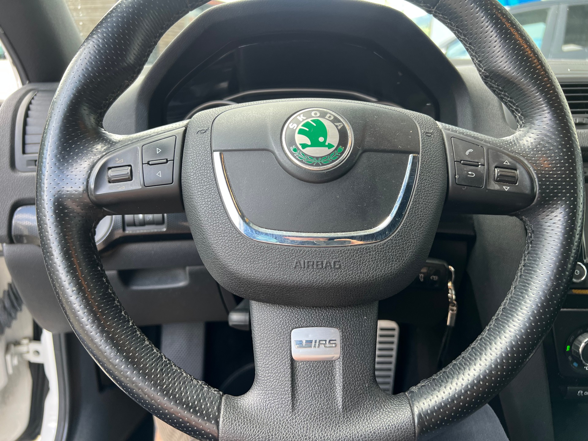SKODA Octavia Combi 2.0 TSI RS DSG *** Navigation * Leder * 8 fachbereift * mit frisch ab MFK * 1 Jahr Garantie möglich ***-image-14