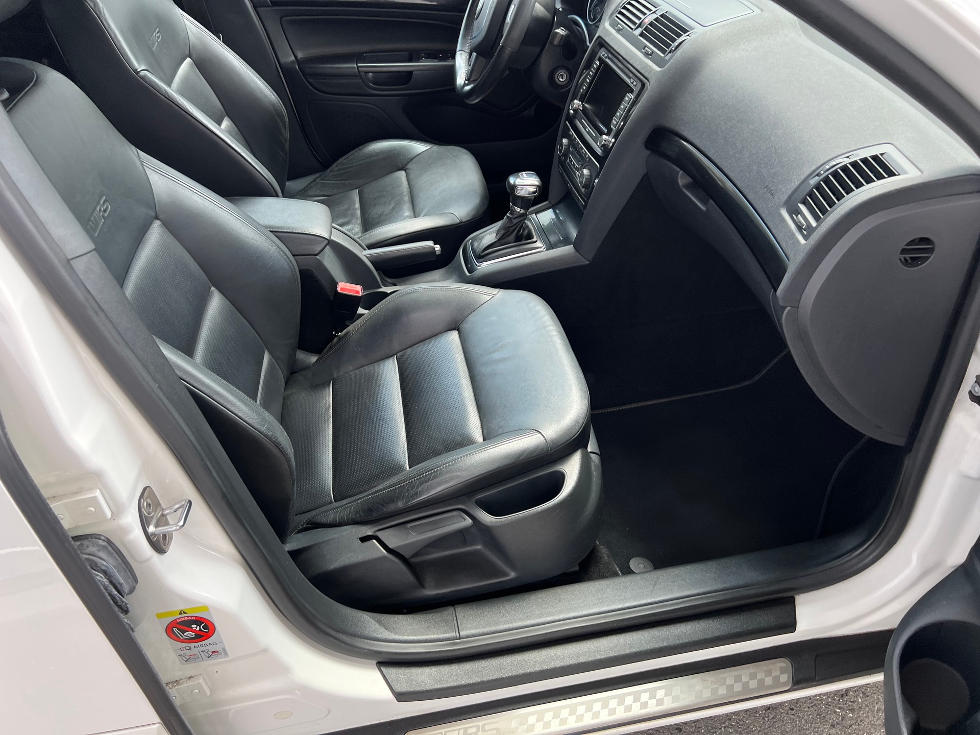 SKODA Octavia Combi 2.0 TSI RS DSG *** Navigation * Leder * 8 fachbereift * mit frisch ab MFK * 1 Jahr Garantie möglich ***-image-10