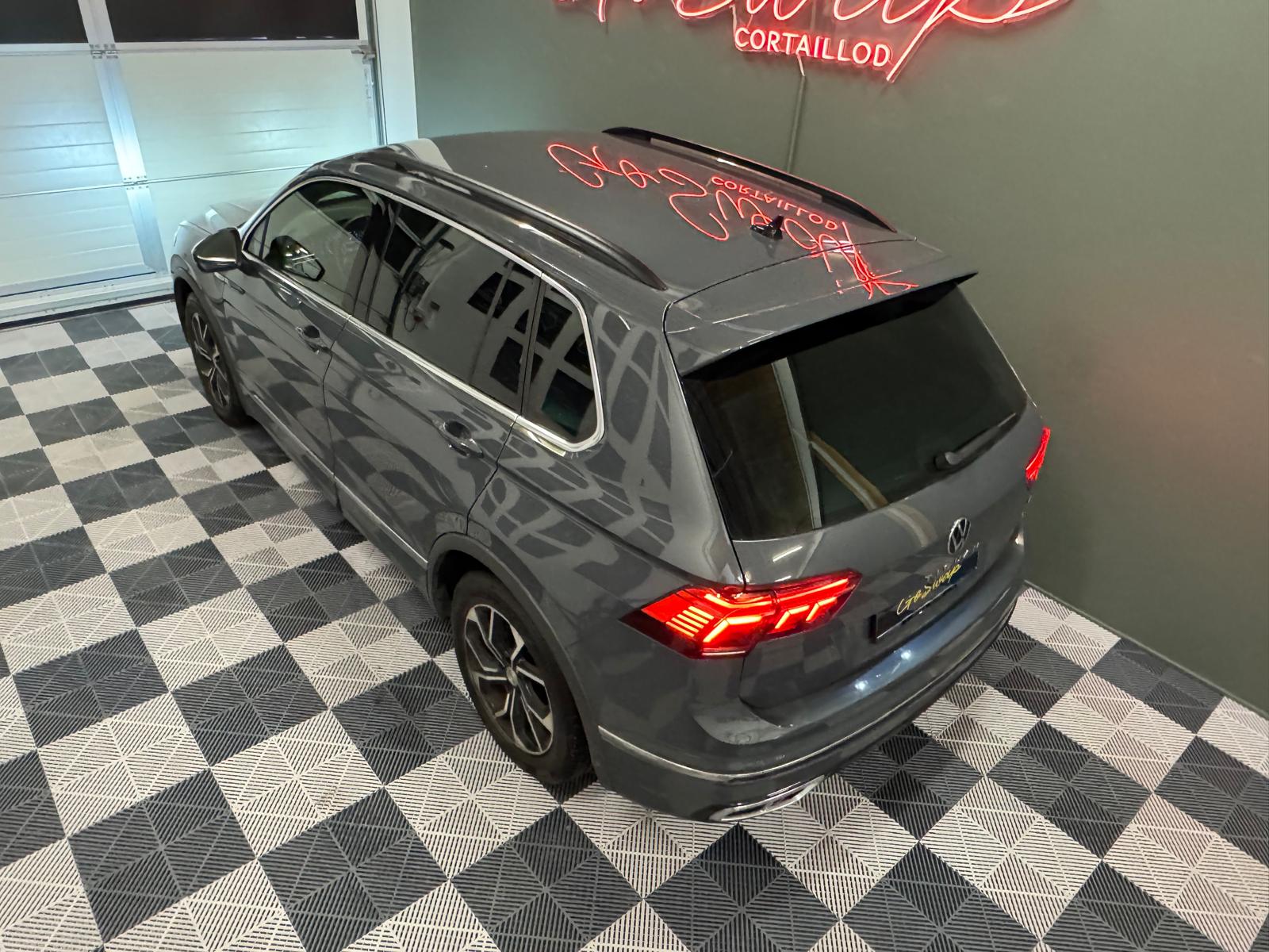 VW Tiguan 2.0TSI R-Line 4Motion DSG-showroom-element-2
