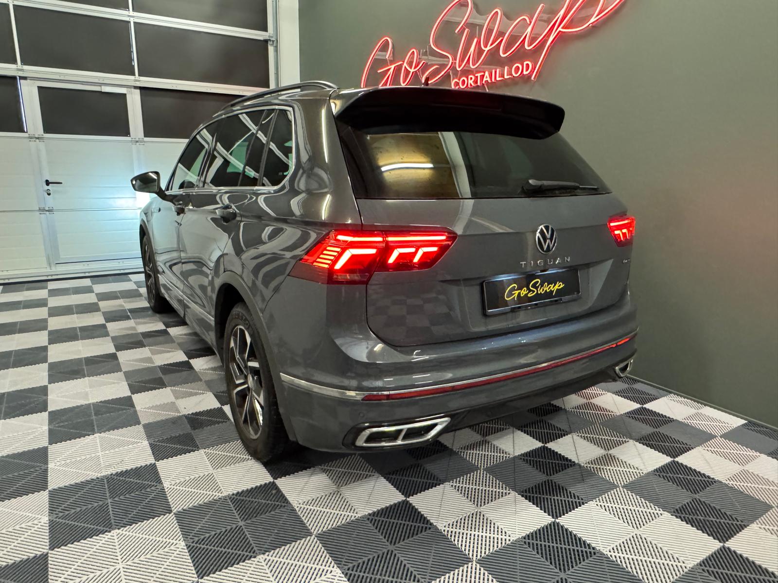 VW Tiguan 2.0TSI R-Line 4Motion DSG-showroom-element-3