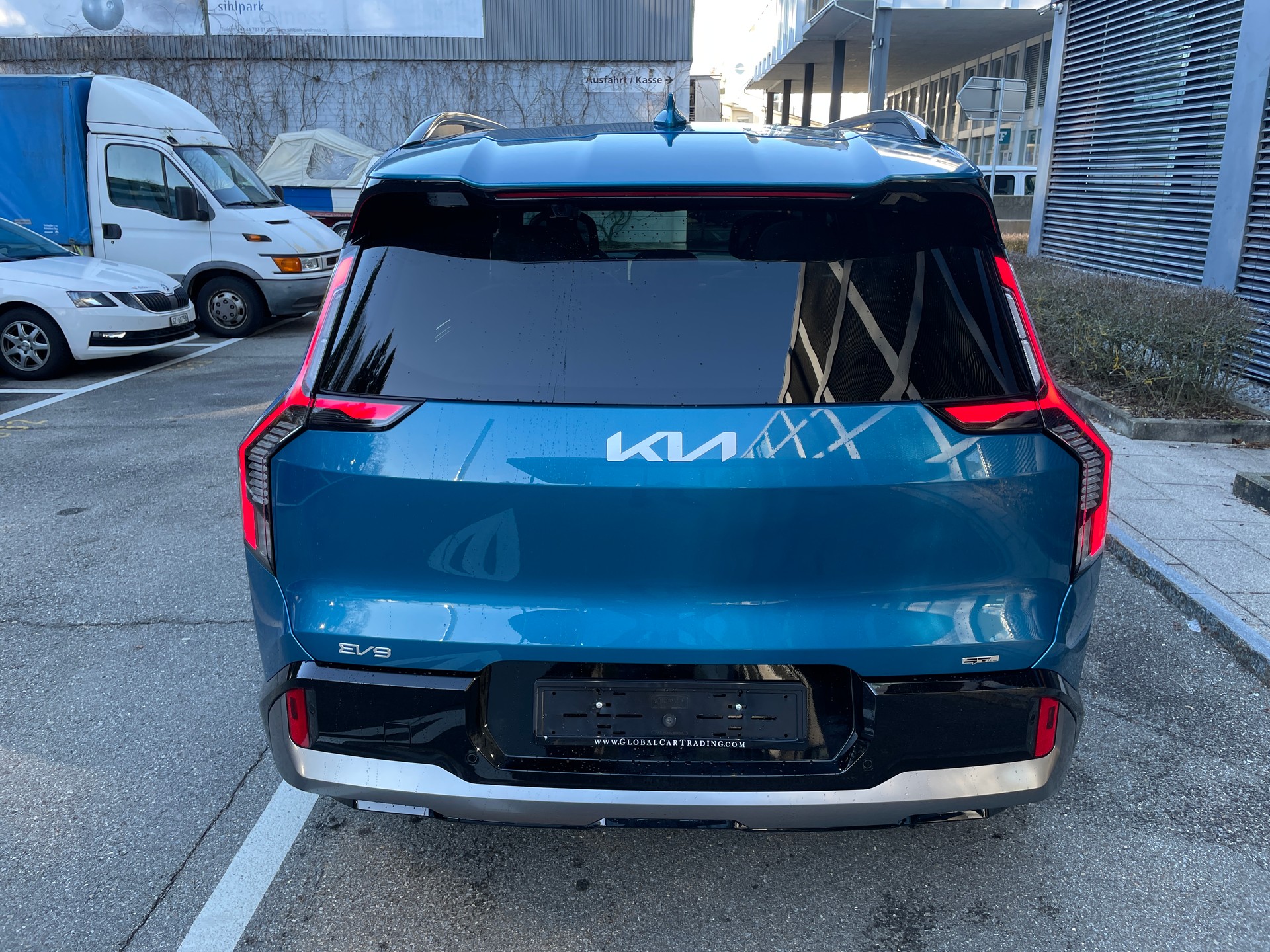 KIA EV9 99,8 kWh GT-Line 4x4 mit Panoramadach, 7-Sitzer-showroom-element-3